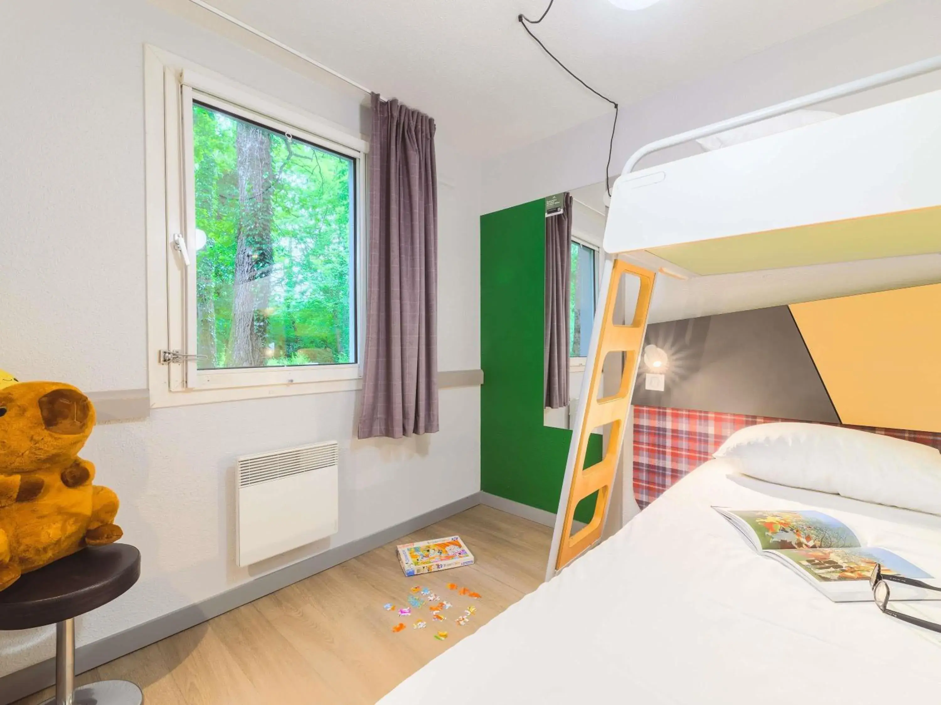 Bedroom, Bed in greet hôtel Annecy Cran-Gevrier by Accor Bedroom, Bed in greet hôtel Annecy Cran-Gevrier by Accor