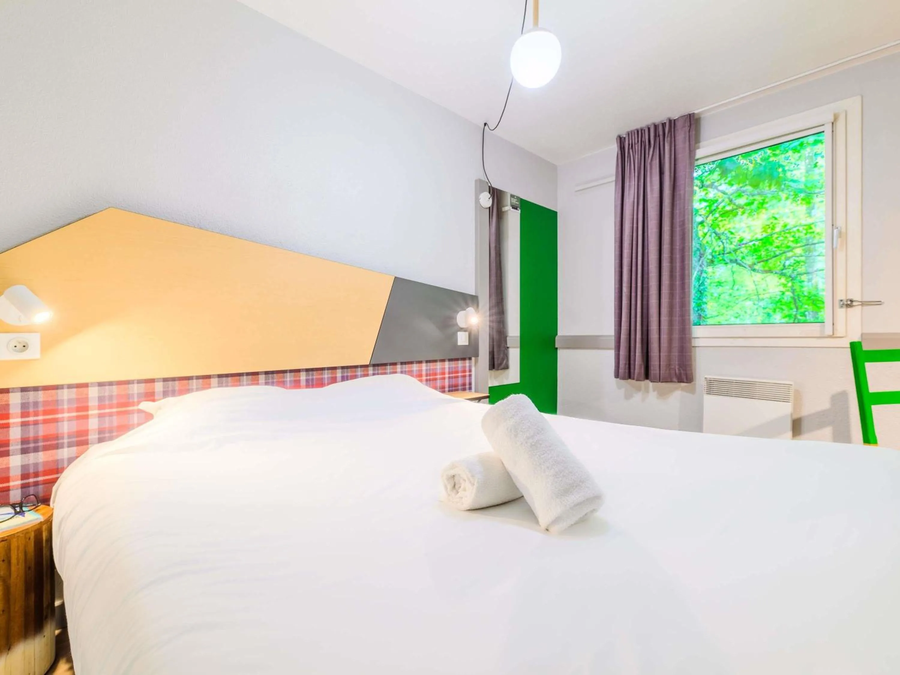 Bedroom, Bed in greet hôtel Annecy Cran-Gevrier by Accor