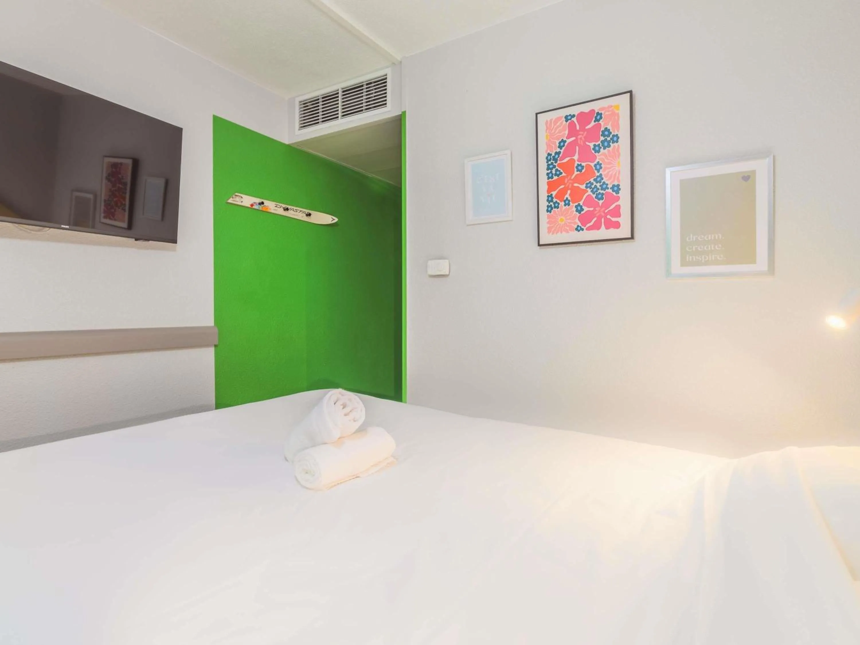 Bedroom, Bed in greet hôtel Annecy Cran-Gevrier by Accor