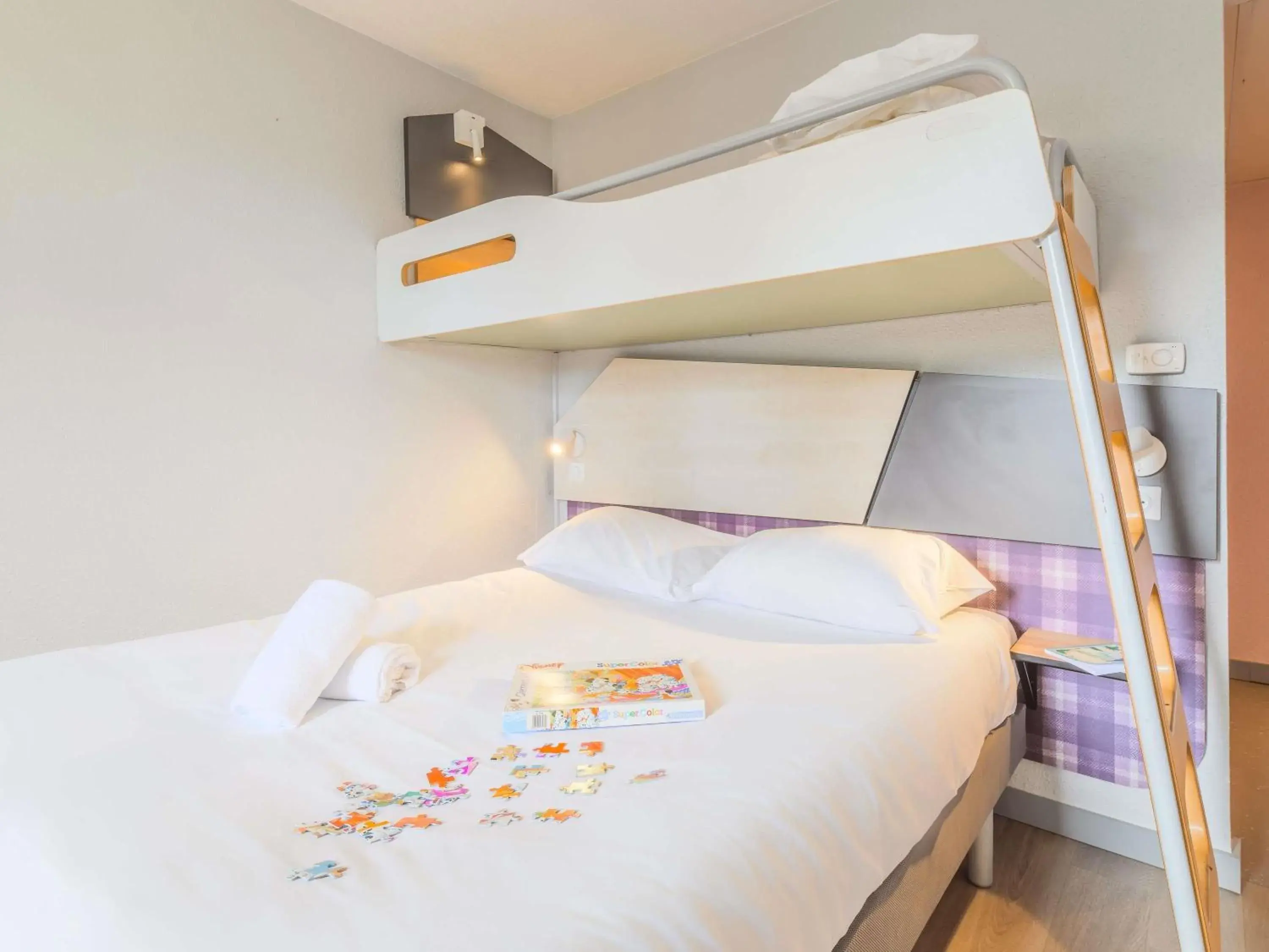 Bedroom, Bed in greet hôtel Annecy Cran-Gevrier by Accor Bedroom, Bed in greet hôtel Annecy Cran-Gevrier by Accor