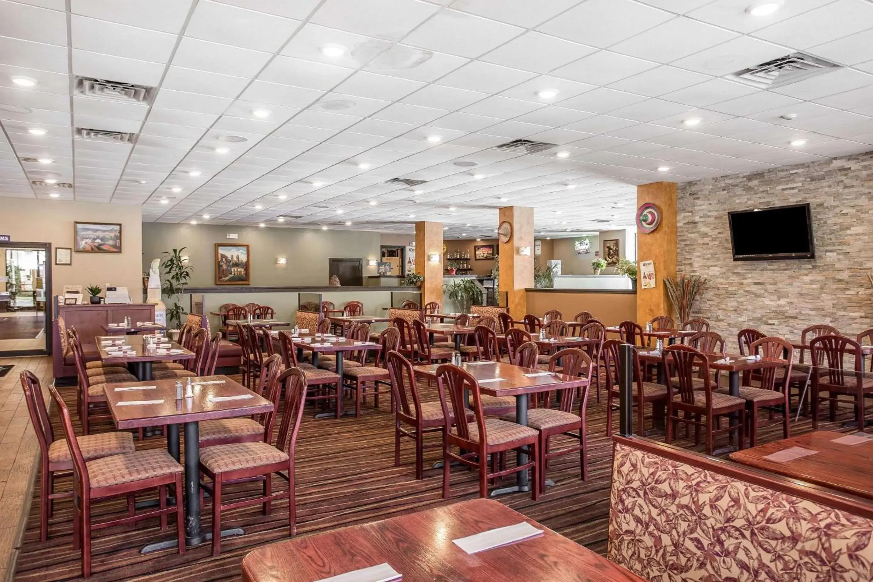 Restaurant/Places to Eat in Clarion Hotel Fort Mill Near Amusement Park