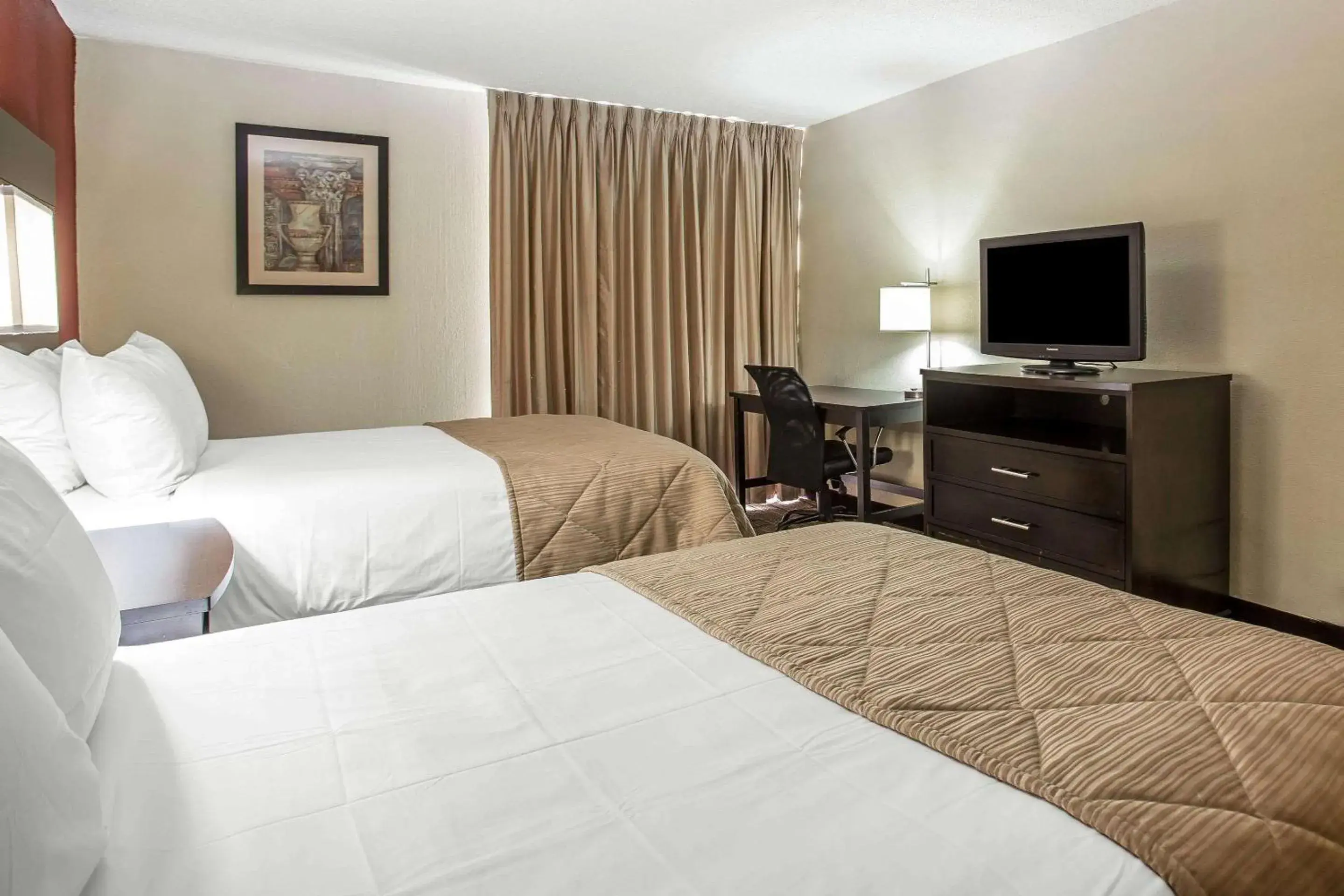 Photo of the whole room, Bed in Clarion Hotel Fort Mill Near Amusement Park