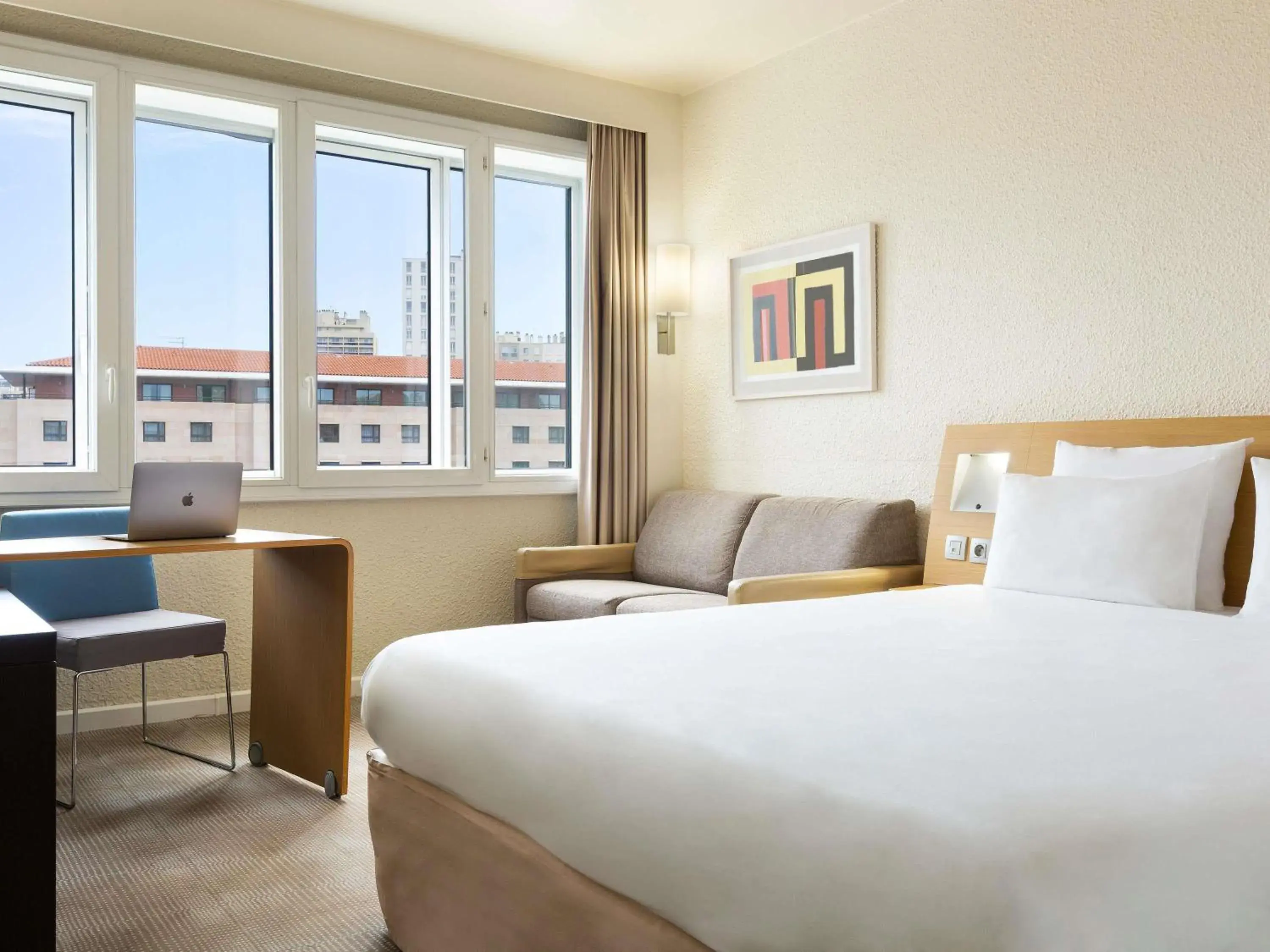 Executive Triple Room in Novotel Marseille Vieux Port Executive Triple Room in Novotel Marseille Vieux Port