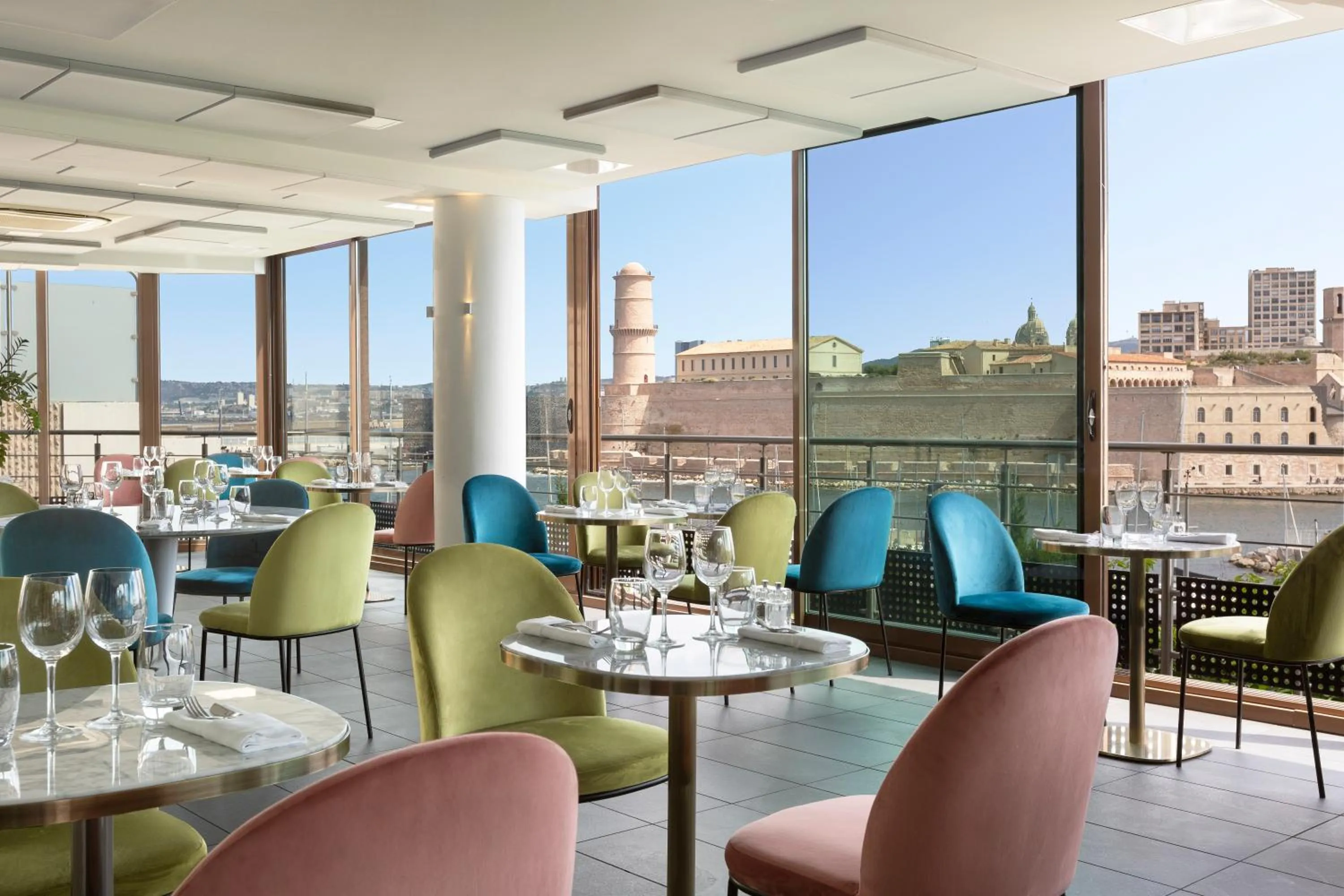 Restaurant/places to eat in Novotel Marseille Vieux Port