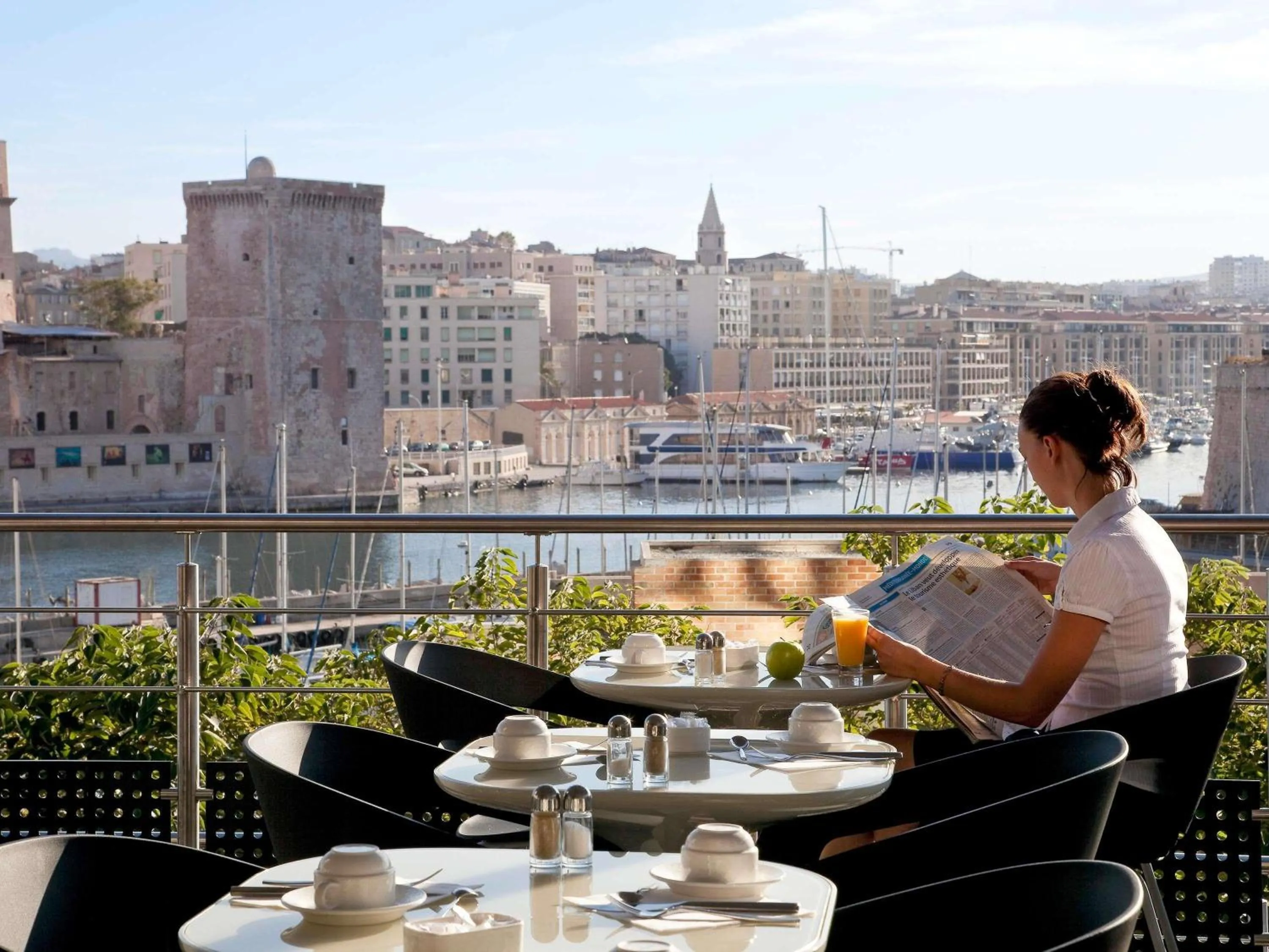 Restaurant/places to eat in Novotel Marseille Vieux Port