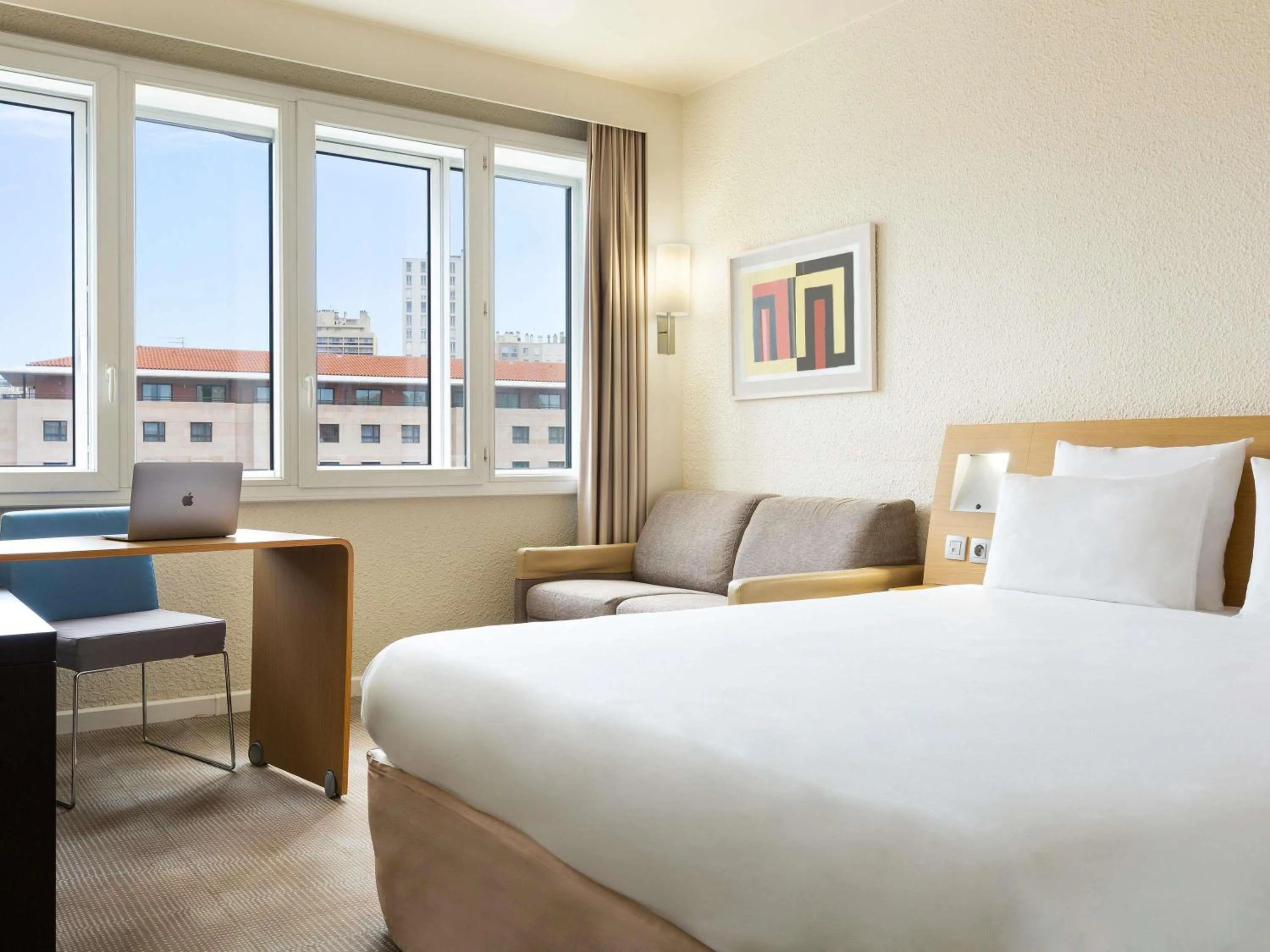Bedroom, Bed in Novotel Marseille Vieux Port