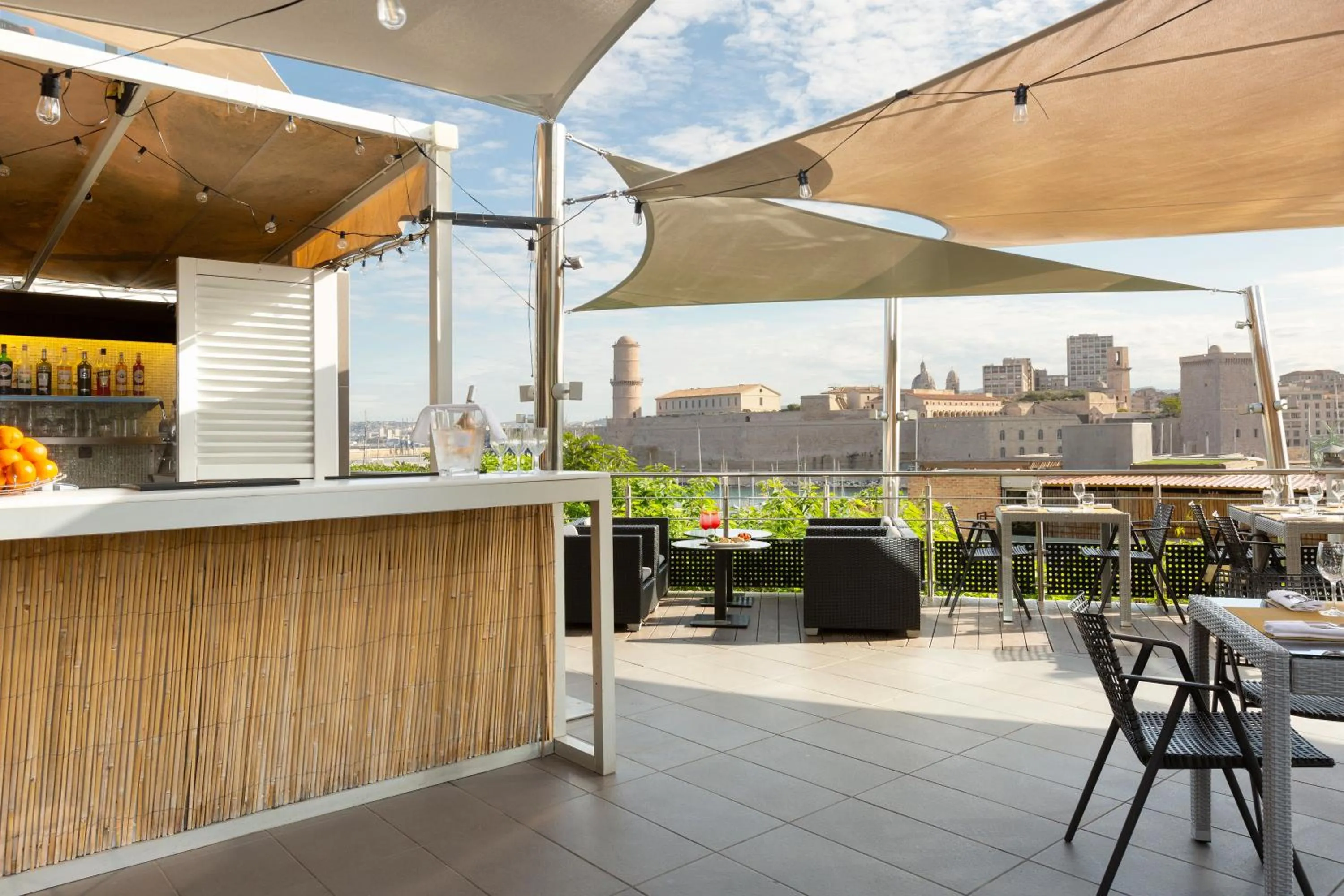 Lounge or bar in Novotel Marseille Vieux Port