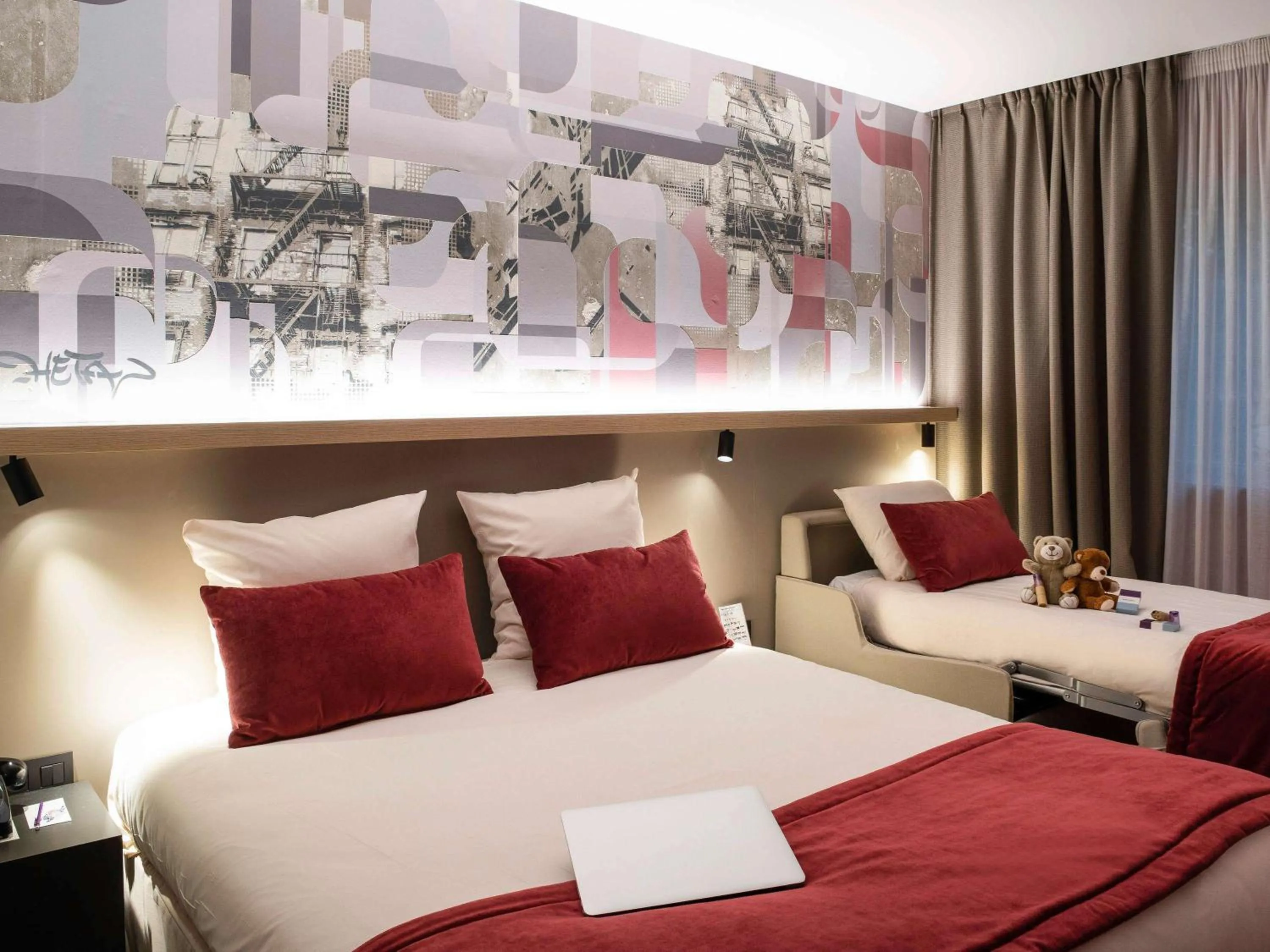 Other, Bed in Mercure Lyon Charbonnières