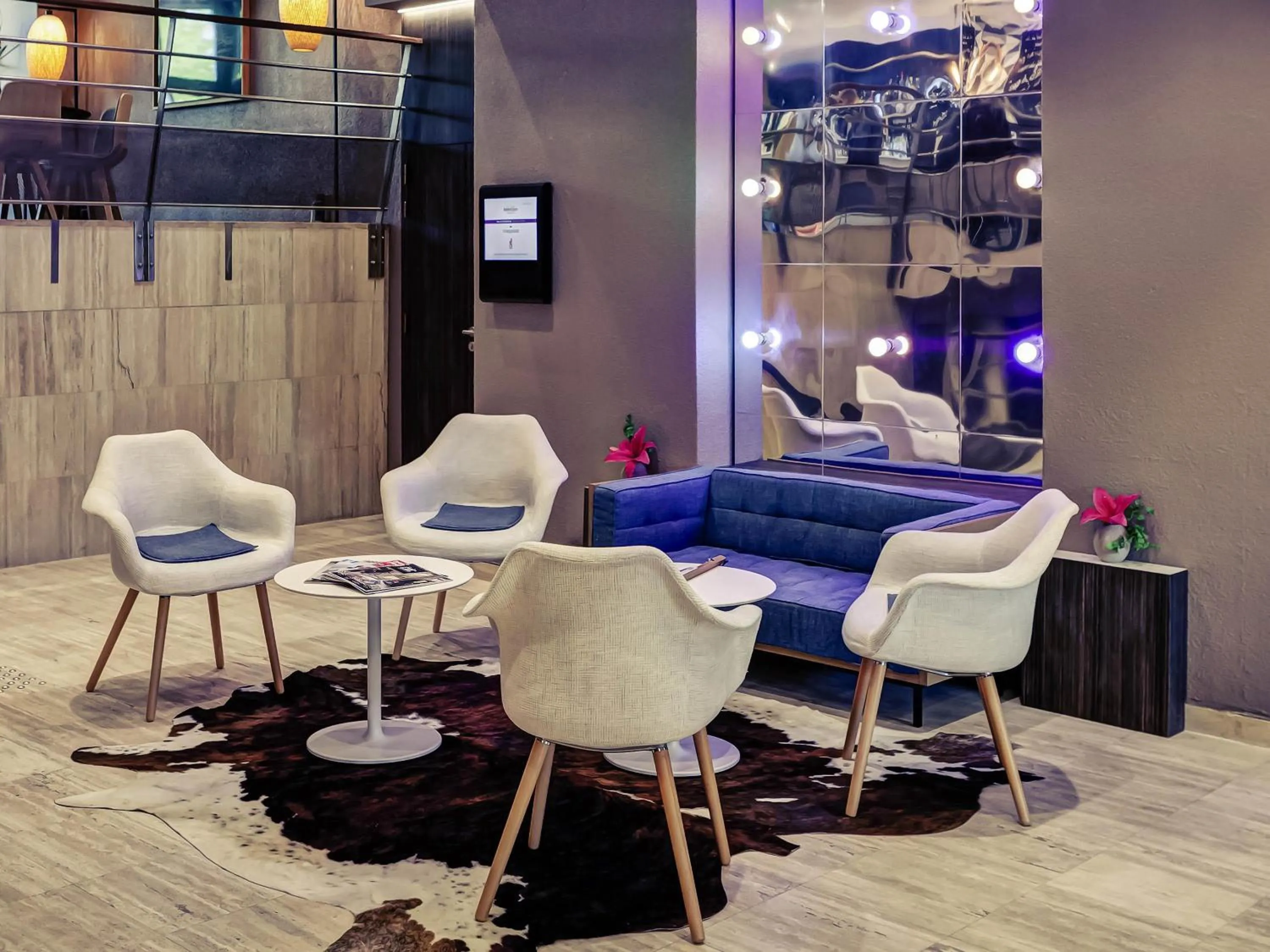 Lounge or bar in Mercure Lyon Charbonnières