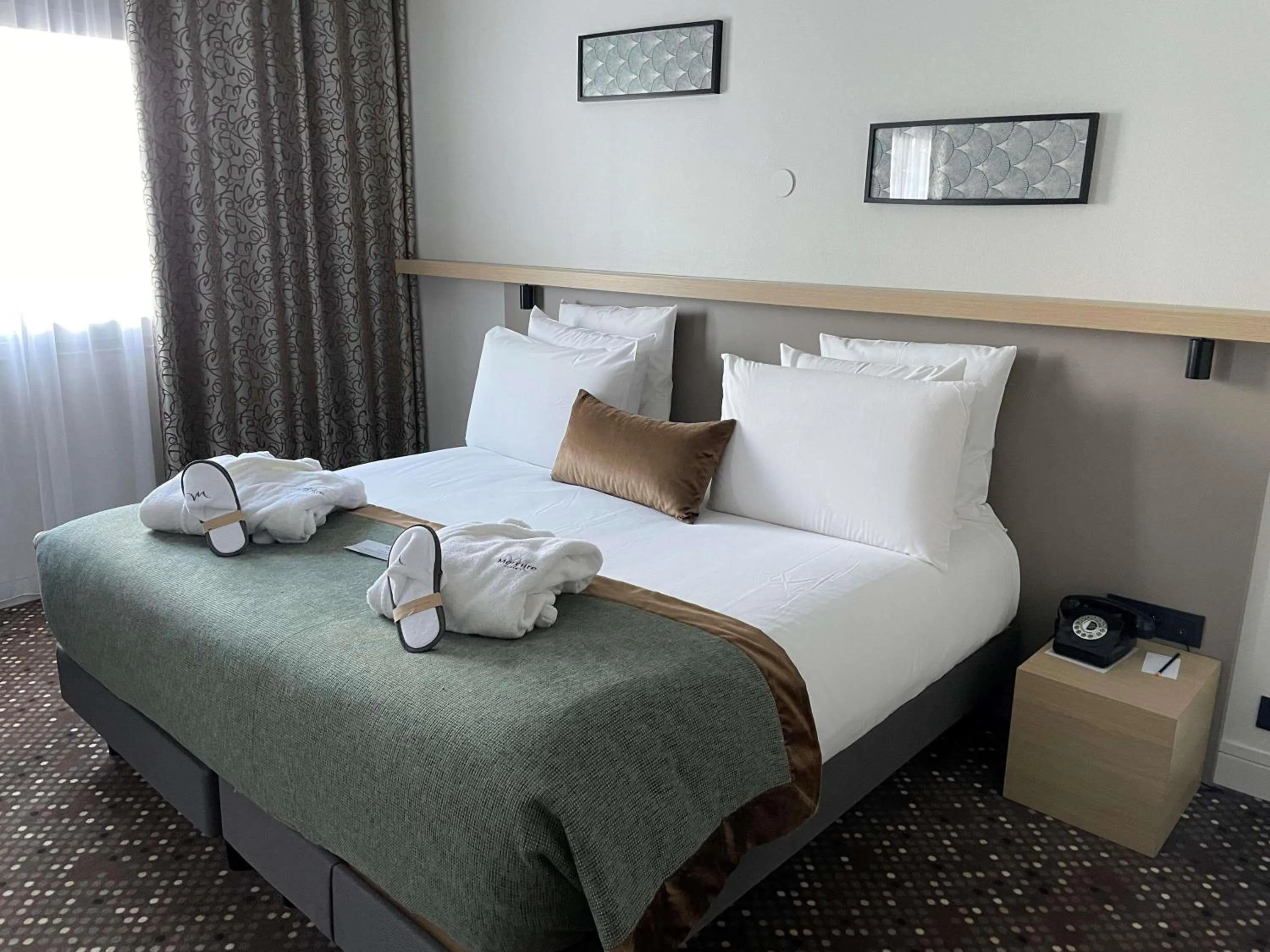 Bedroom, Bed in Mercure Lyon Charbonnières