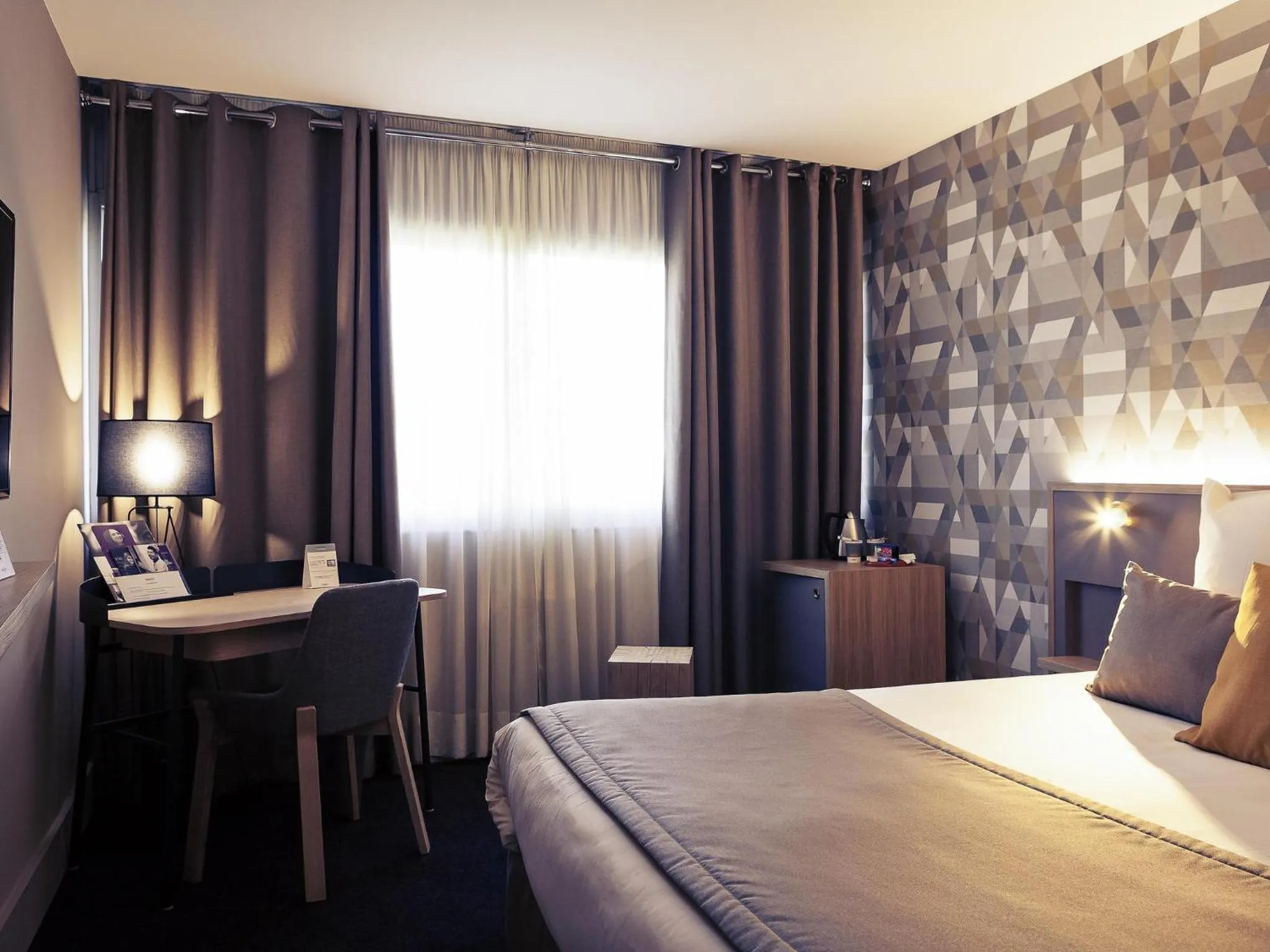 Bedroom, Bed in Mercure Lyon Charbonnières