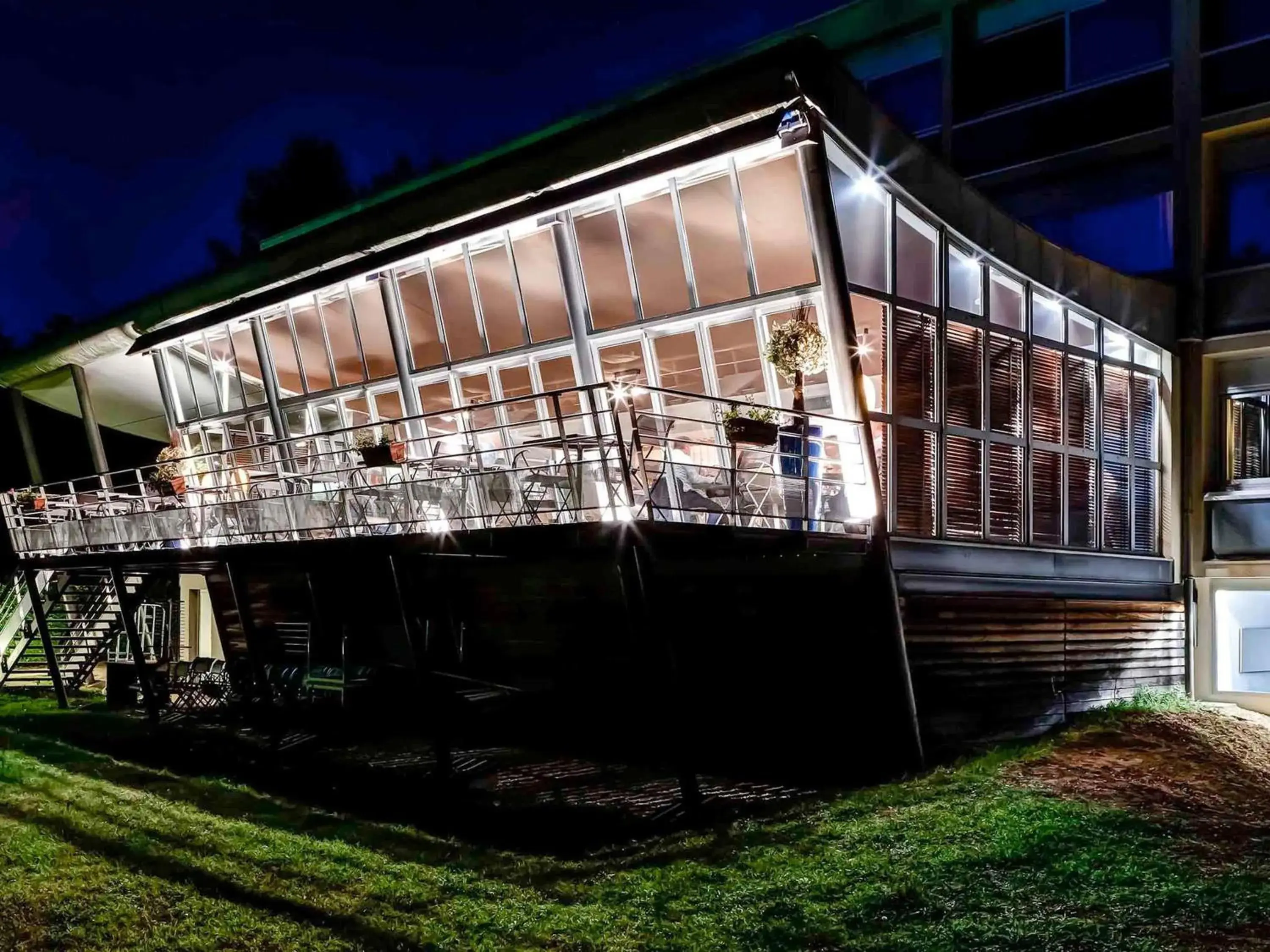 Property building in Mercure Lyon Charbonnières Property building in Mercure Lyon Charbonnières