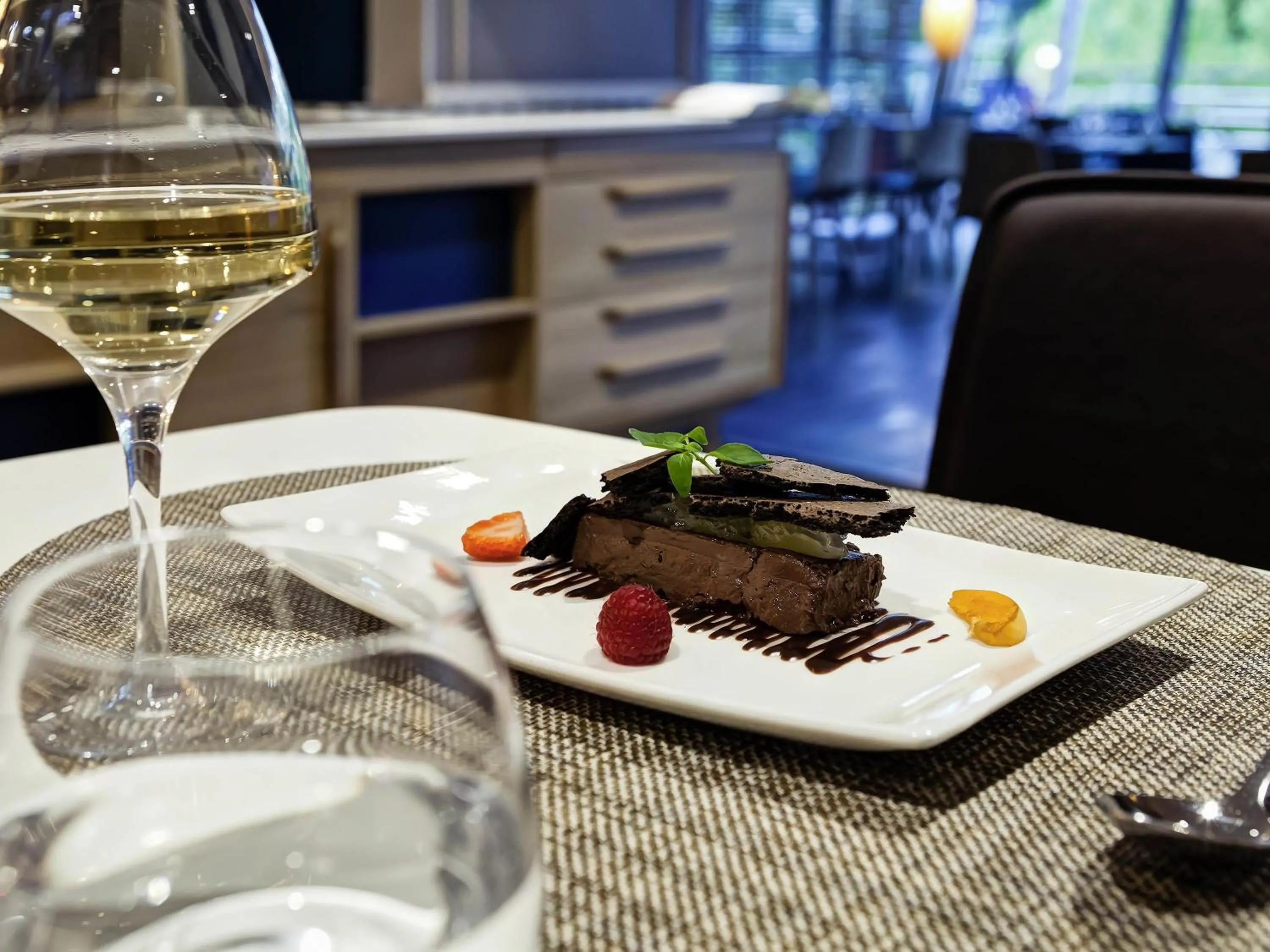 Lounge or bar in Mercure Lyon Charbonnières