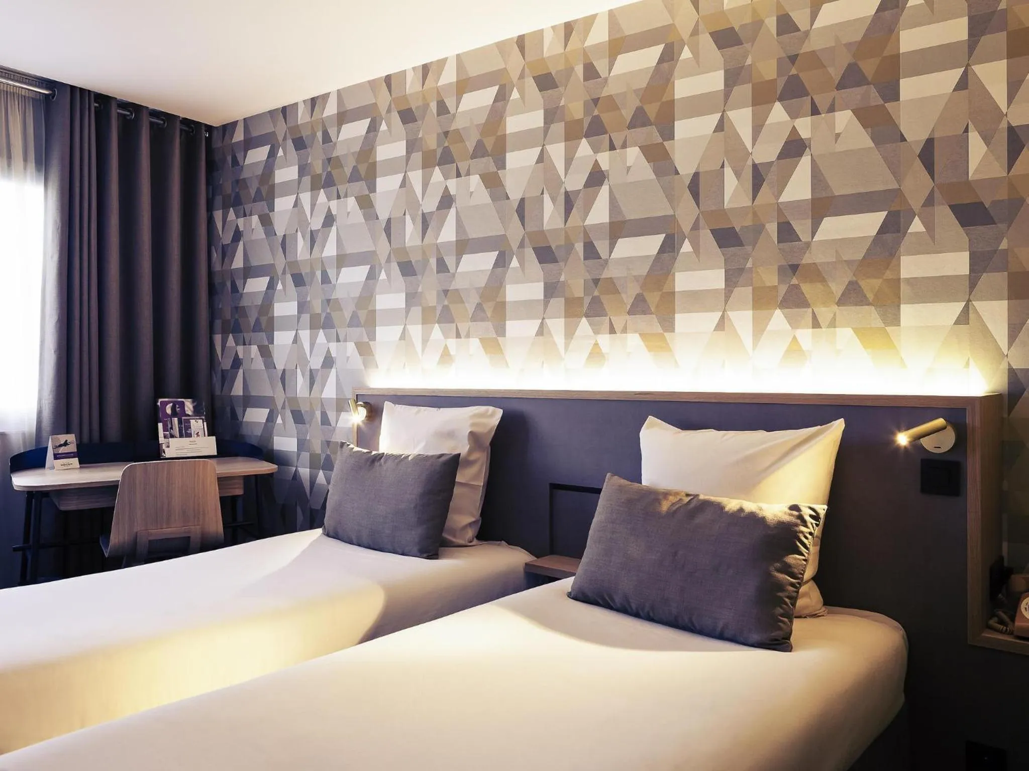 Bedroom, Bed in Mercure Lyon Charbonnières