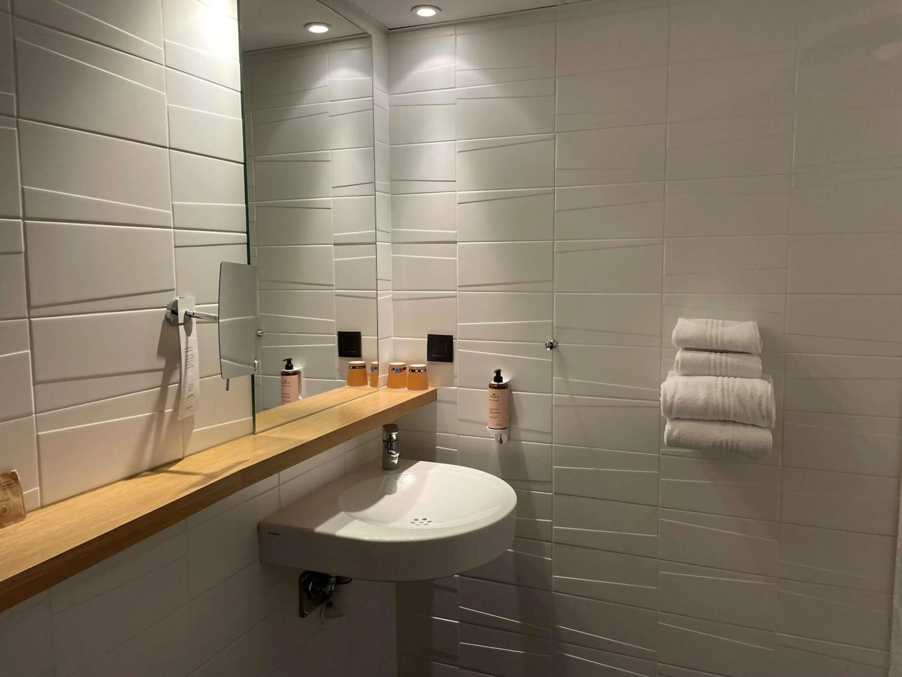 Bedroom in Mercure Lyon Charbonnières