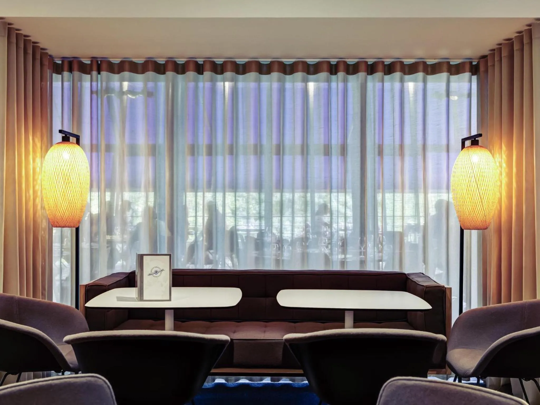 Lounge or bar, Bed in Mercure Lyon Charbonnières