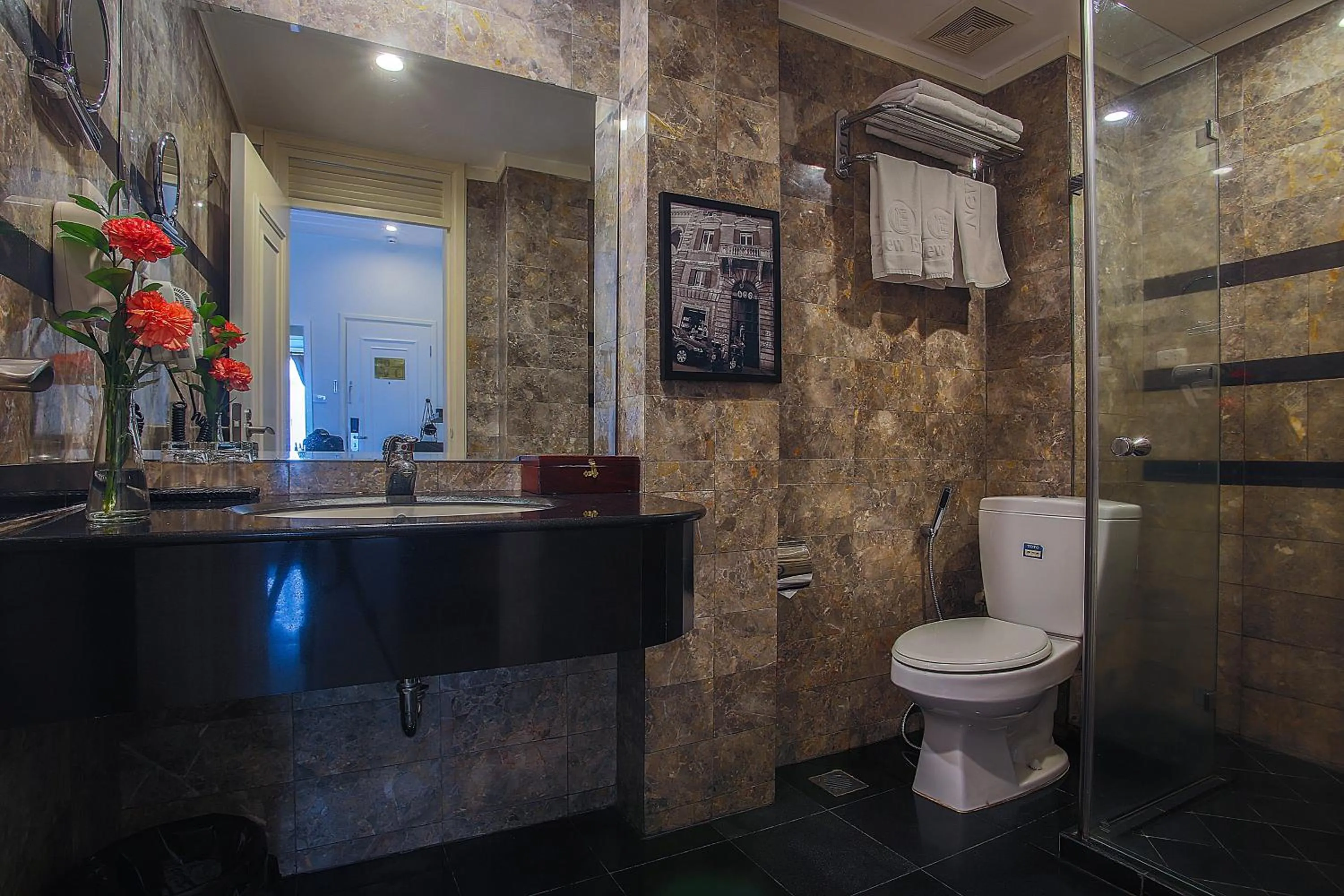 Bathroom in New Era Hotel & Villa