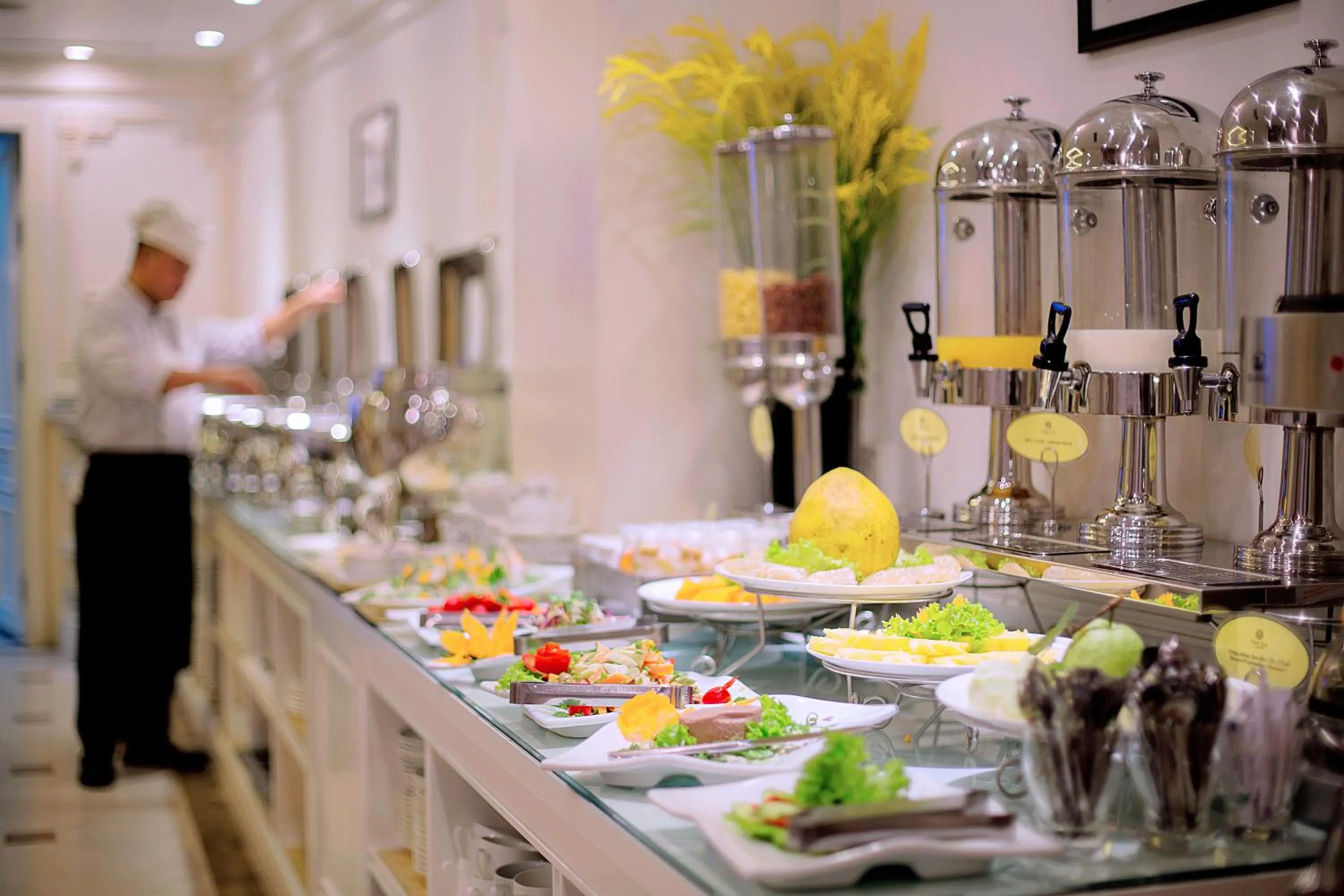 Food and drinks in New Era Hotel & Villa