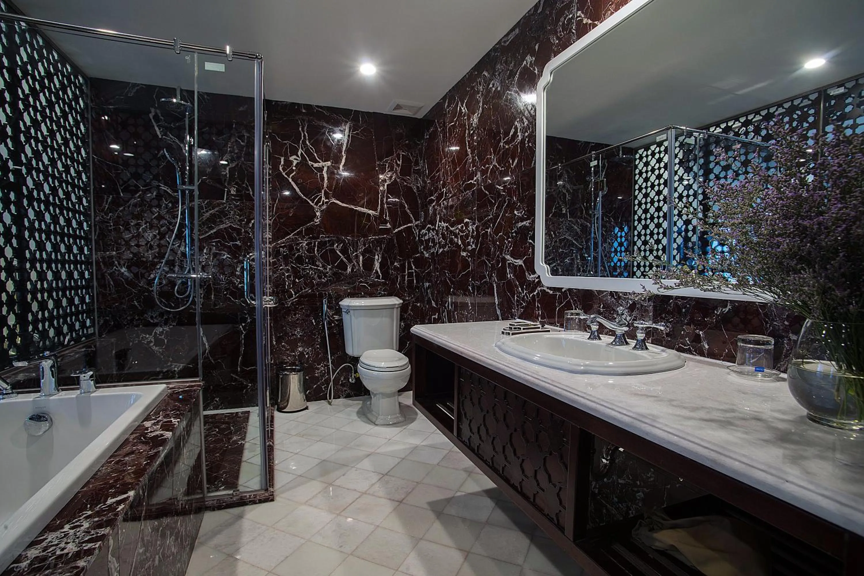 Bathroom in New Era Hotel & Villa