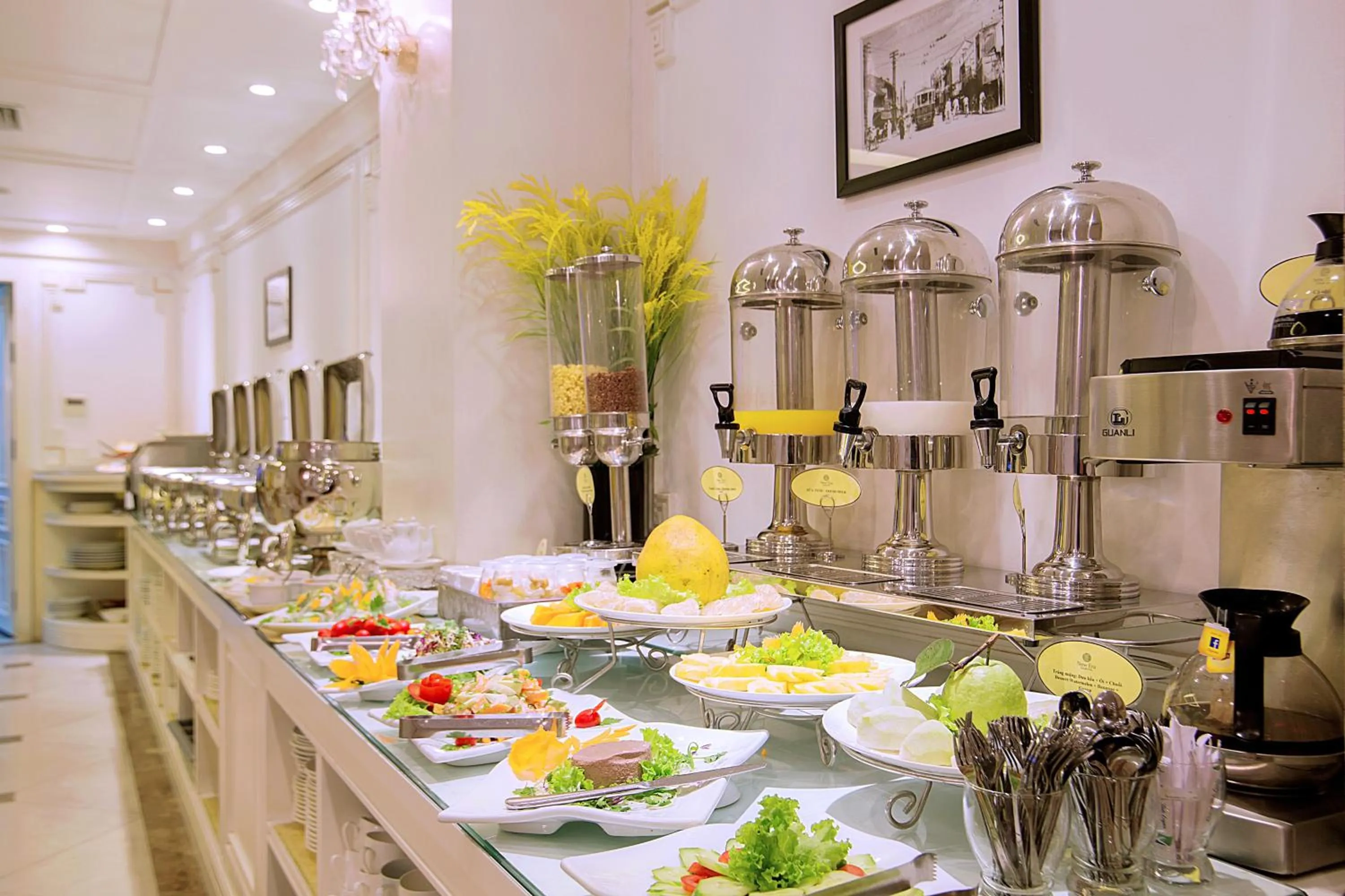 Food and drinks, Restaurant/Places to Eat in New Era Hotel & Villa