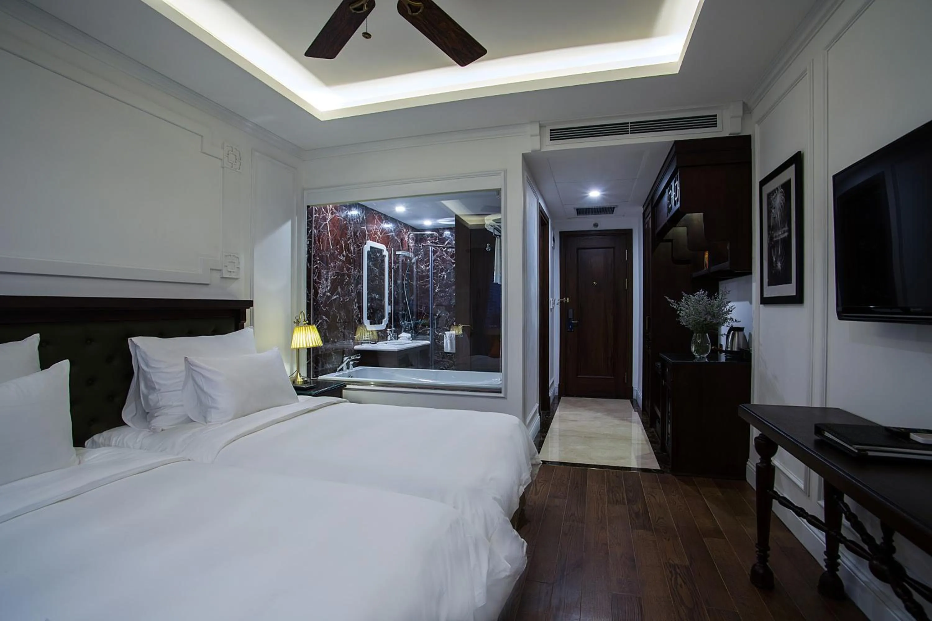 New Era Hotel & Villa