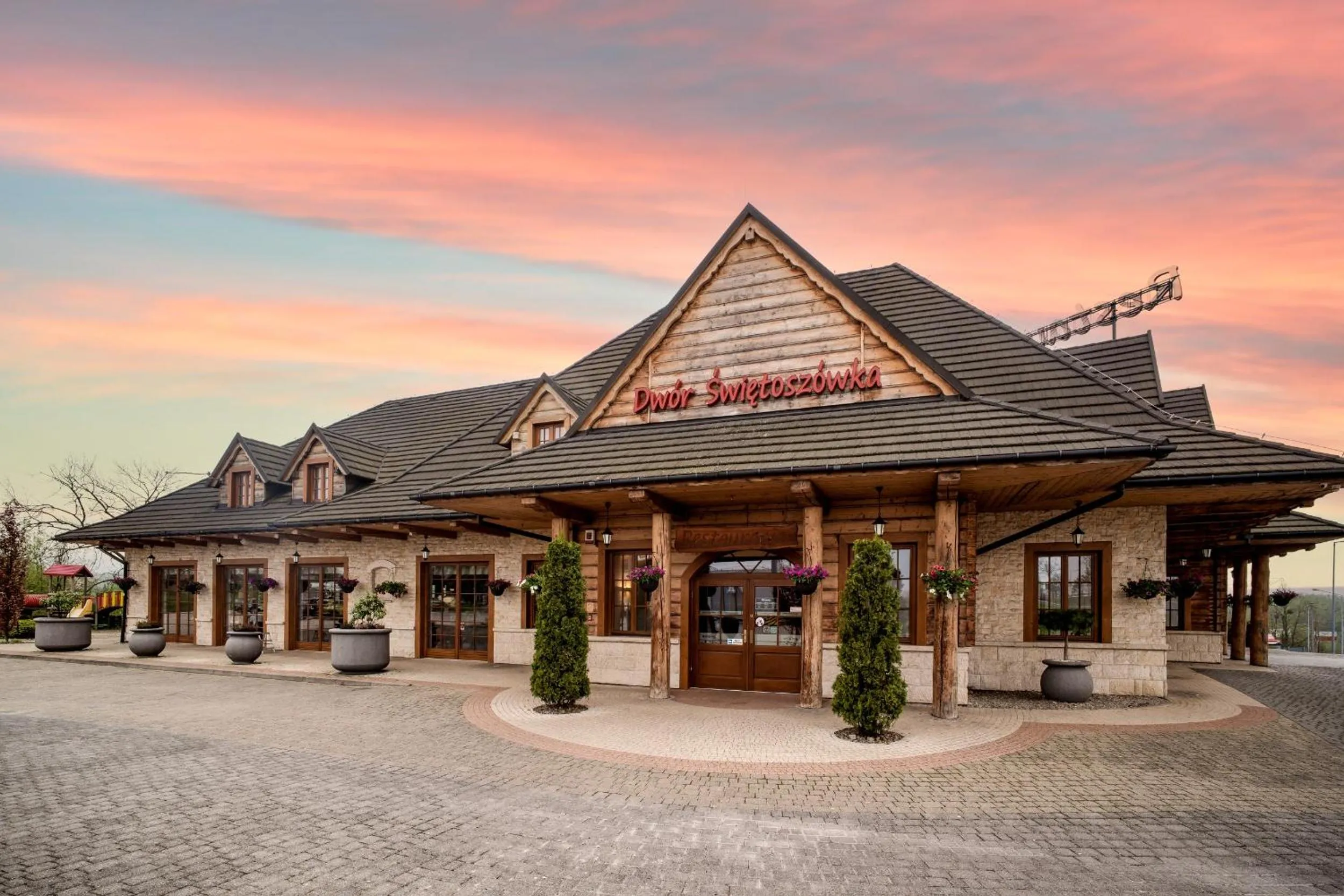 Property Building in Dw¿r ?wi?tosz¿wka