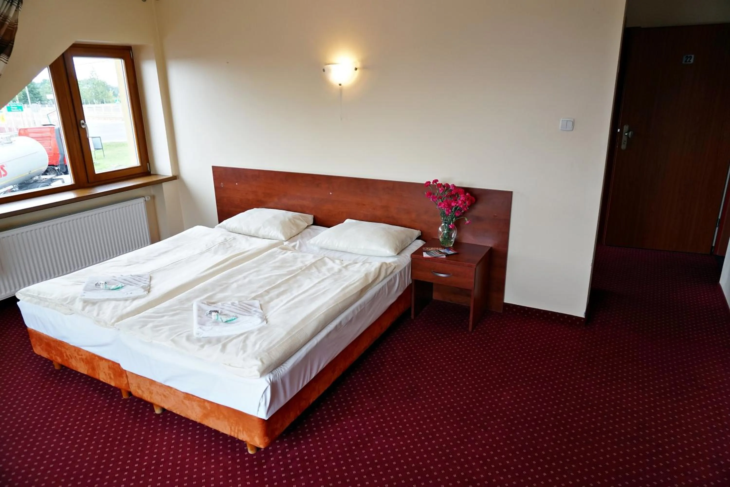 Bed in Dw¿r ?wi?tosz¿wka