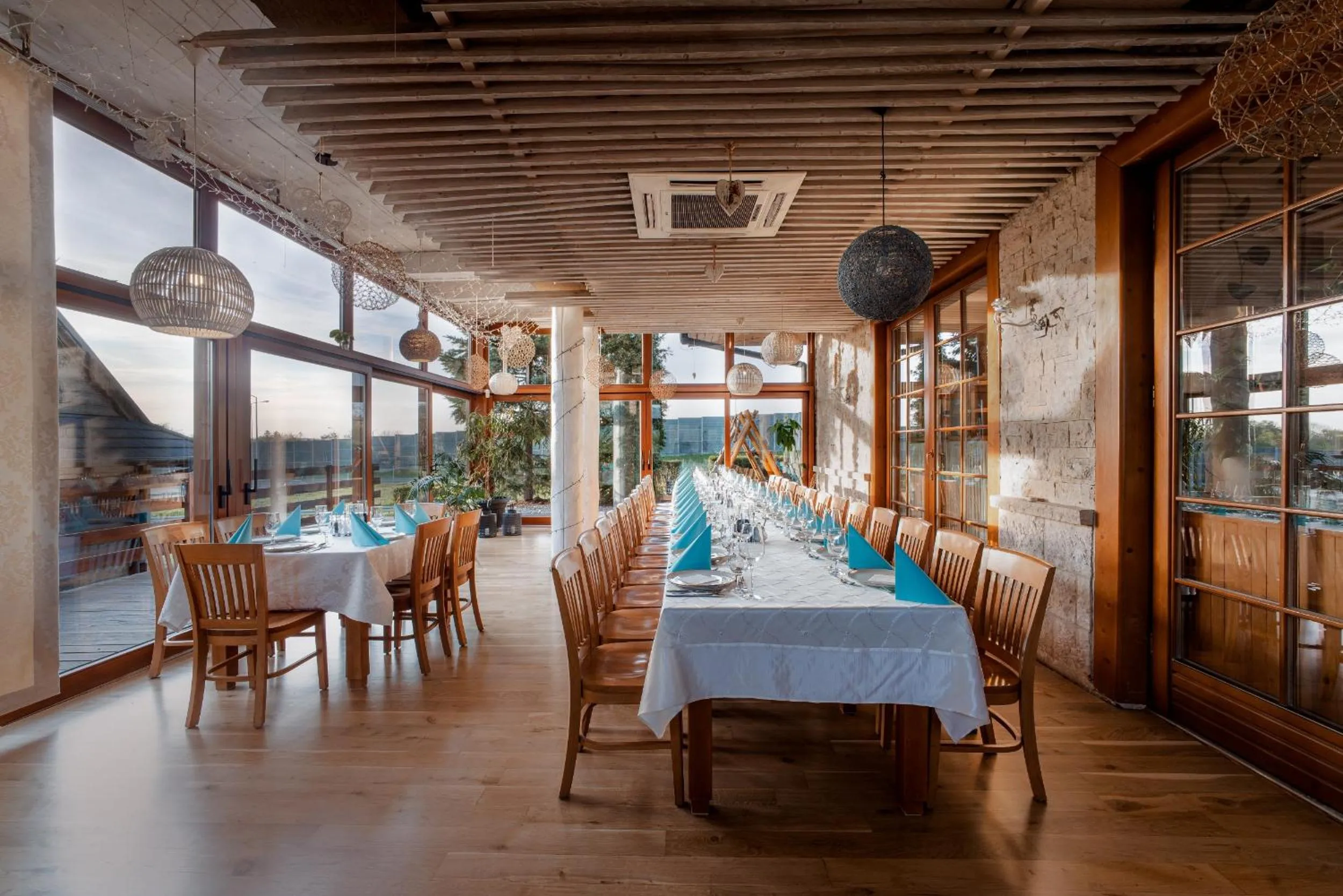 Restaurant/Places to Eat in Dw¿r ?wi?tosz¿wka