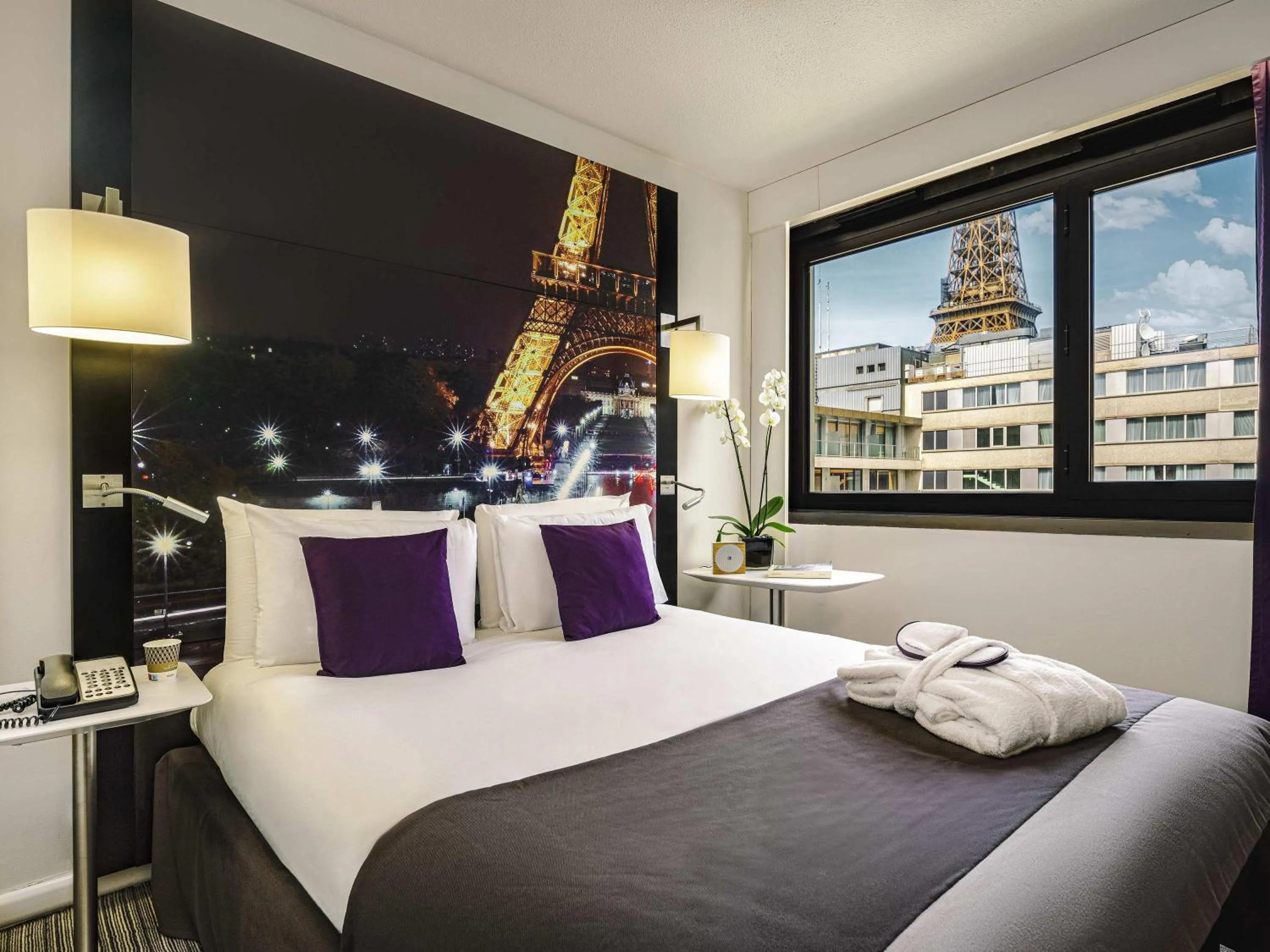 Bedroom, Bed in Mercure Paris Centre Tour Eiffel