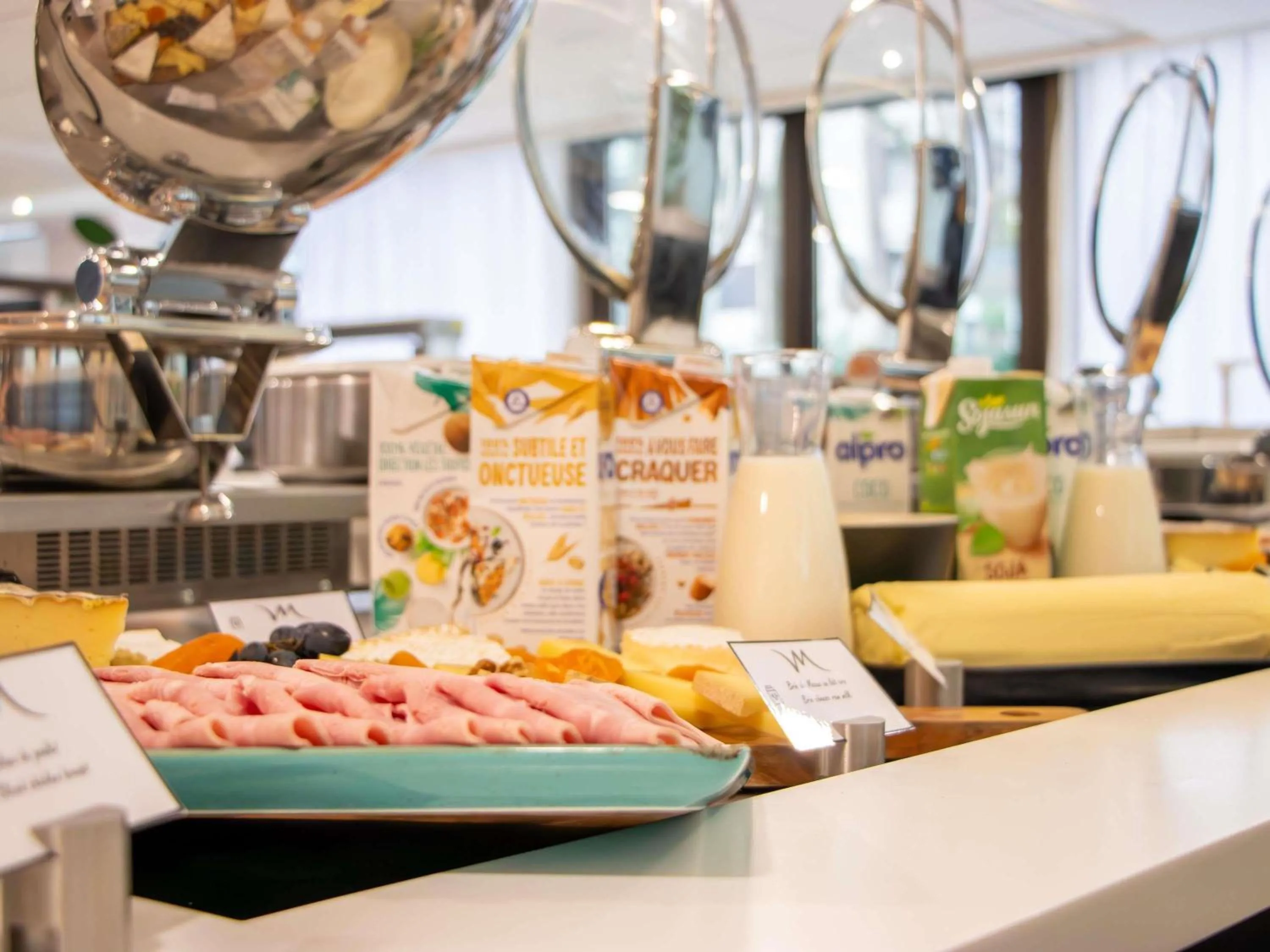 Breakfast in Mercure Paris Centre Tour Eiffel