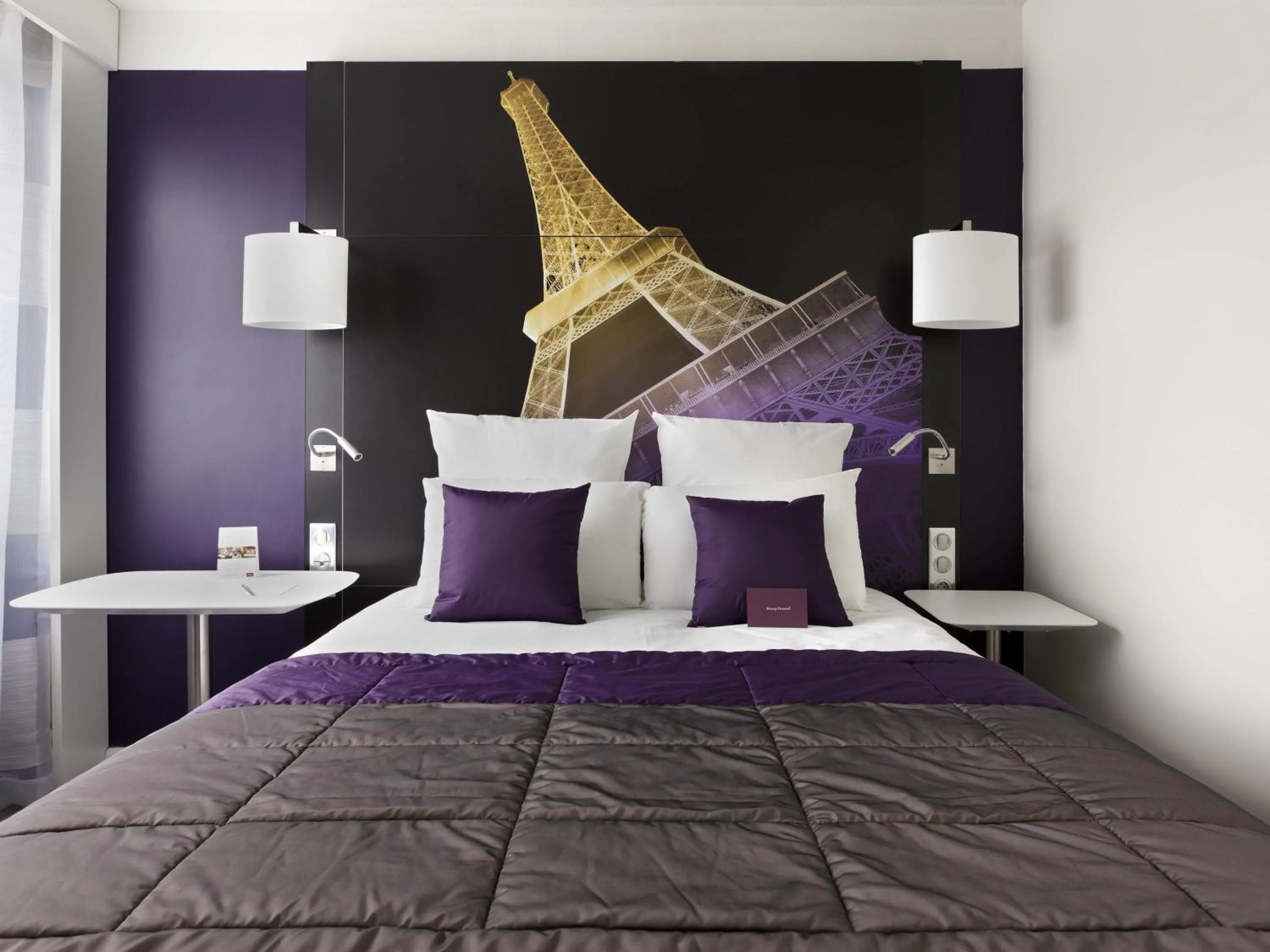 Bedroom, Bed in Mercure Paris Centre Tour Eiffel