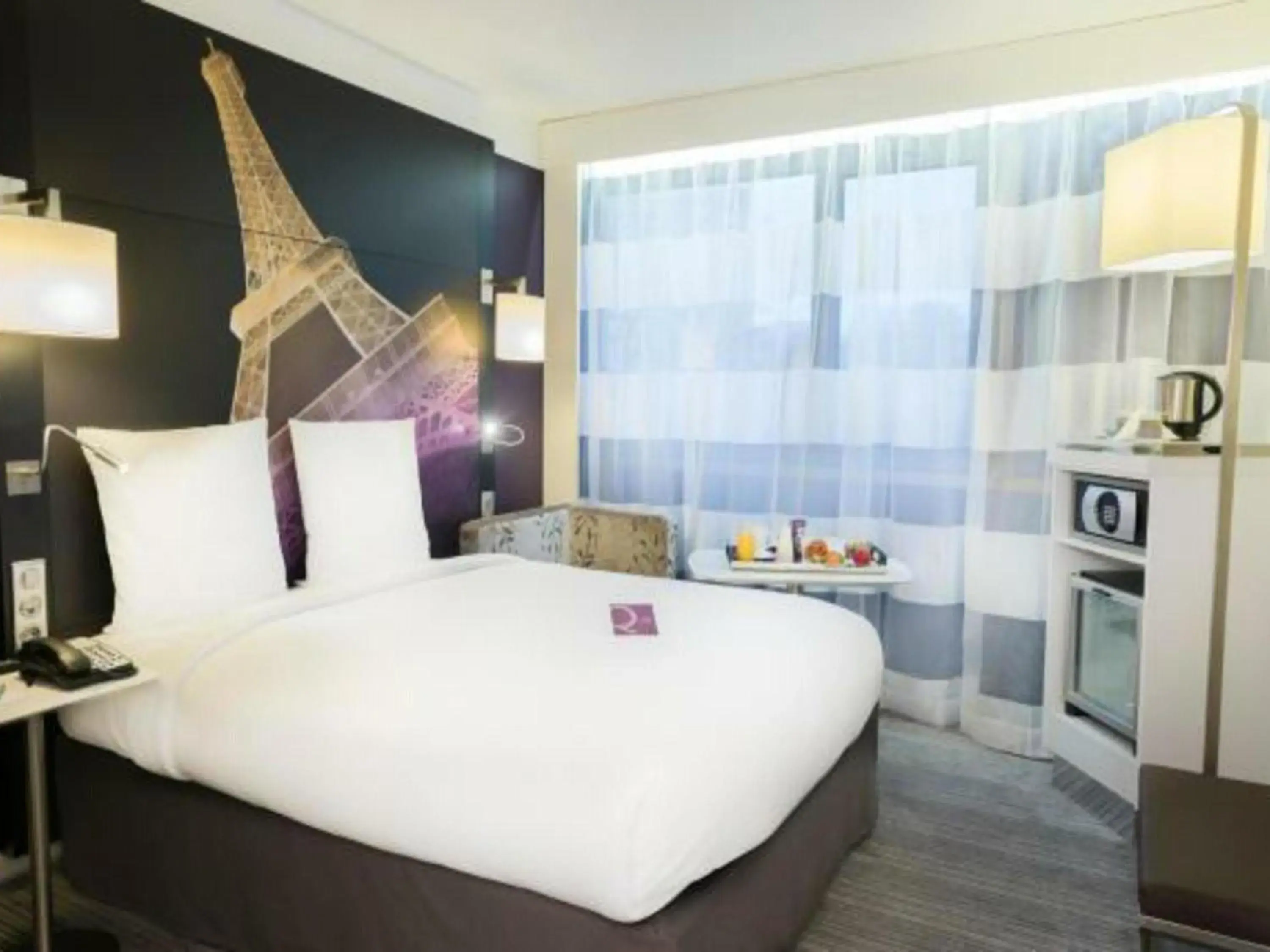 Bedroom, Bed in Mercure Paris Centre Tour Eiffel Bedroom, Bed in Mercure Paris Centre Tour Eiffel