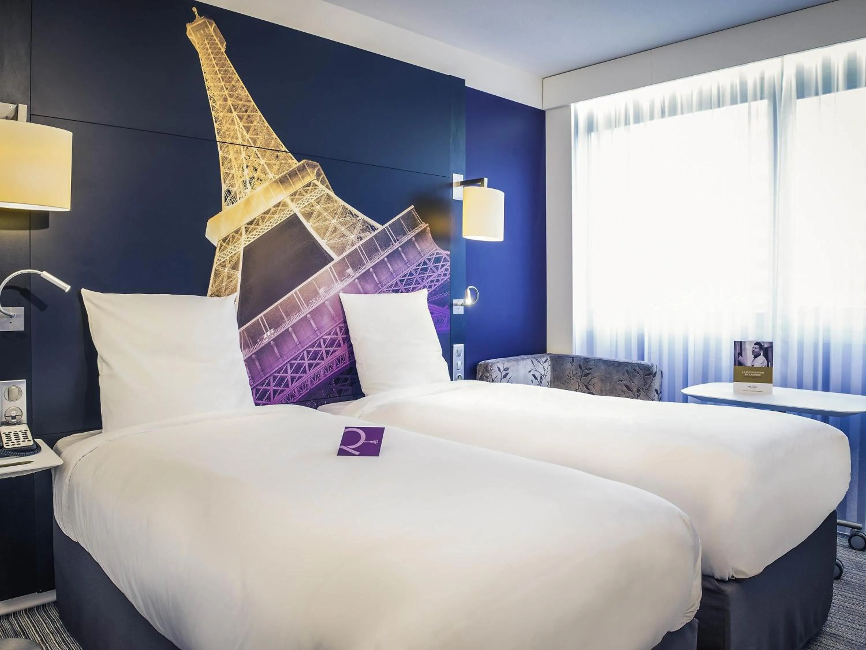 Bedroom, Bed in Mercure Paris Centre Tour Eiffel