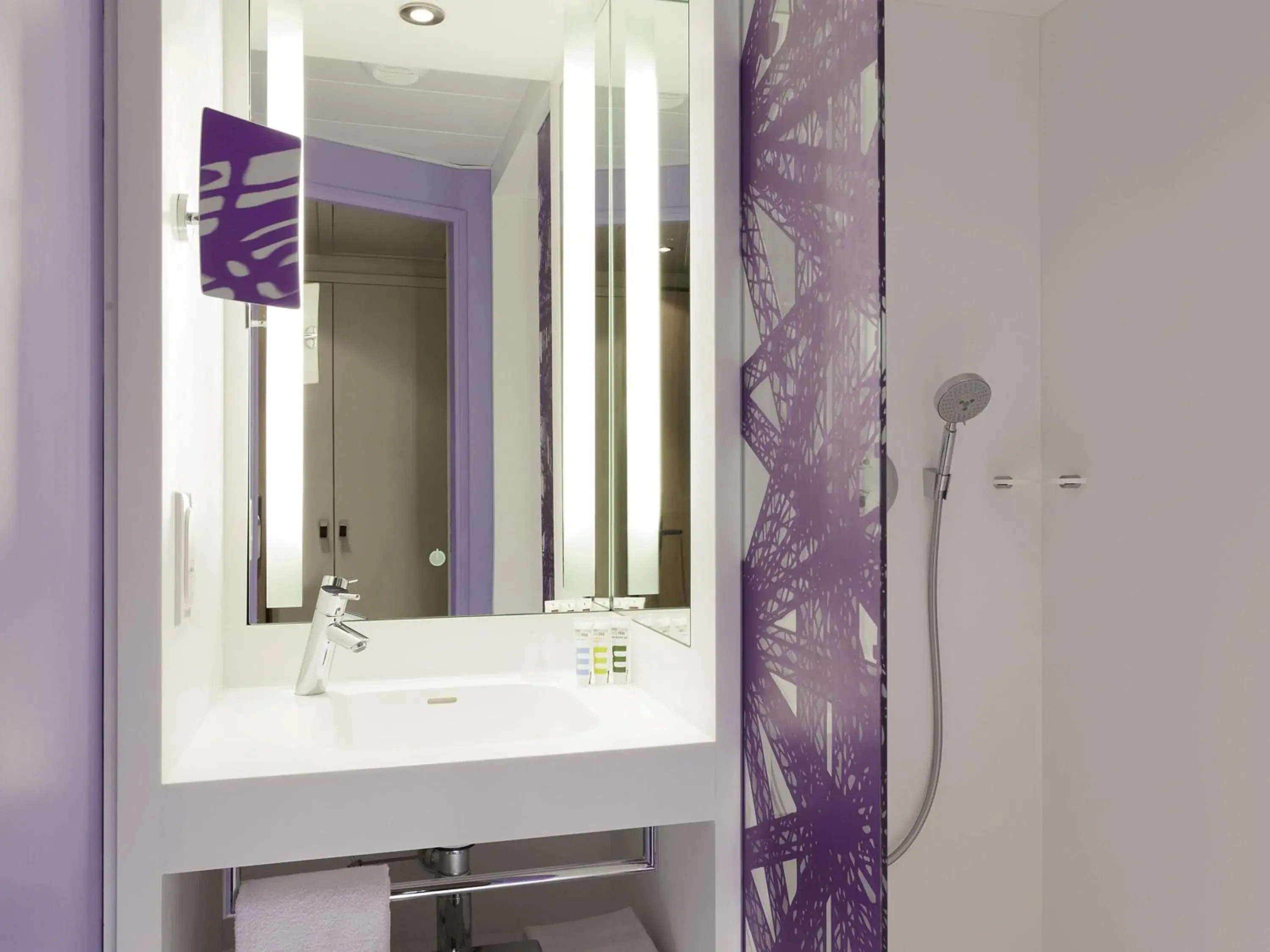 Bedroom in Mercure Paris Centre Tour Eiffel Bedroom in Mercure Paris Centre Tour Eiffel