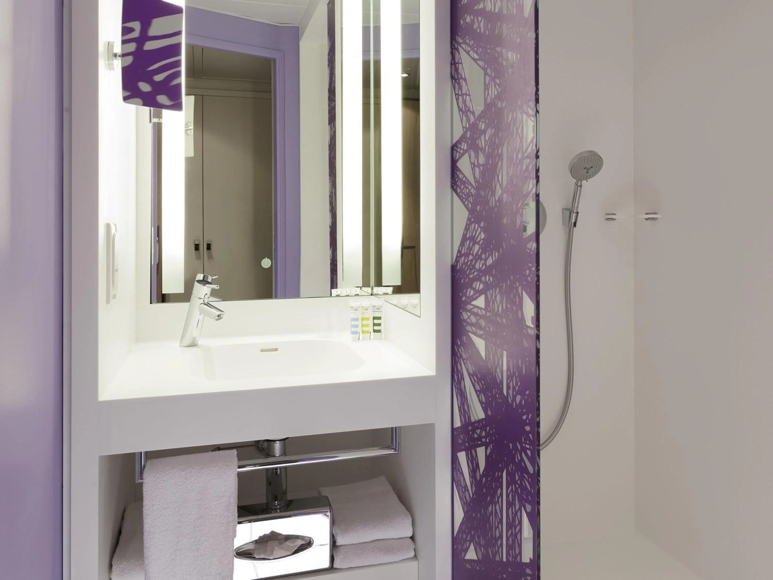 Bedroom in Mercure Paris Centre Tour Eiffel