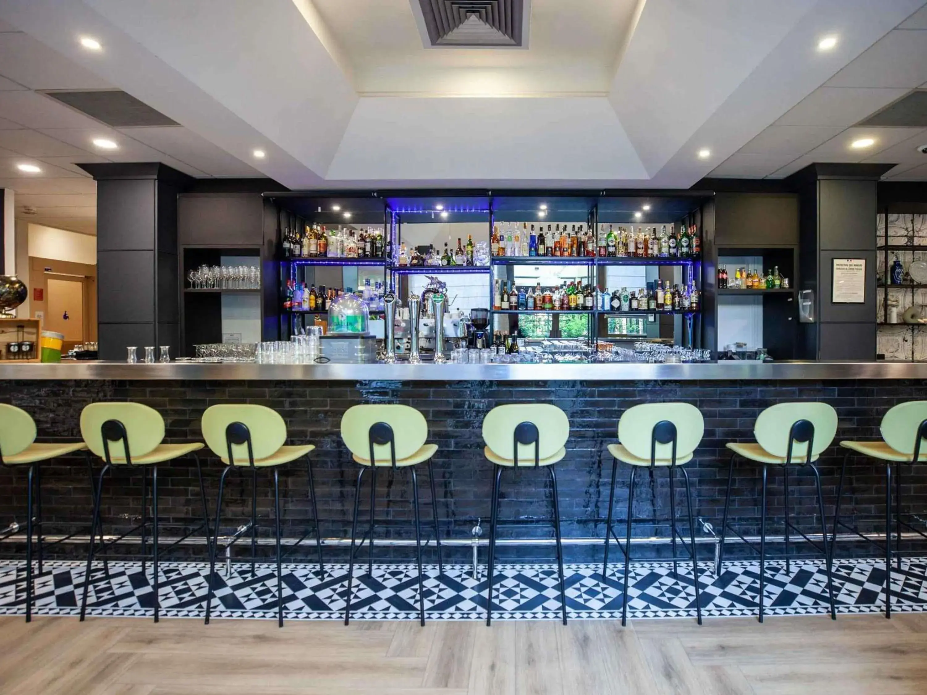 Lounge or bar in Mercure Paris Centre Tour Eiffel Lounge or bar in Mercure Paris Centre Tour Eiffel