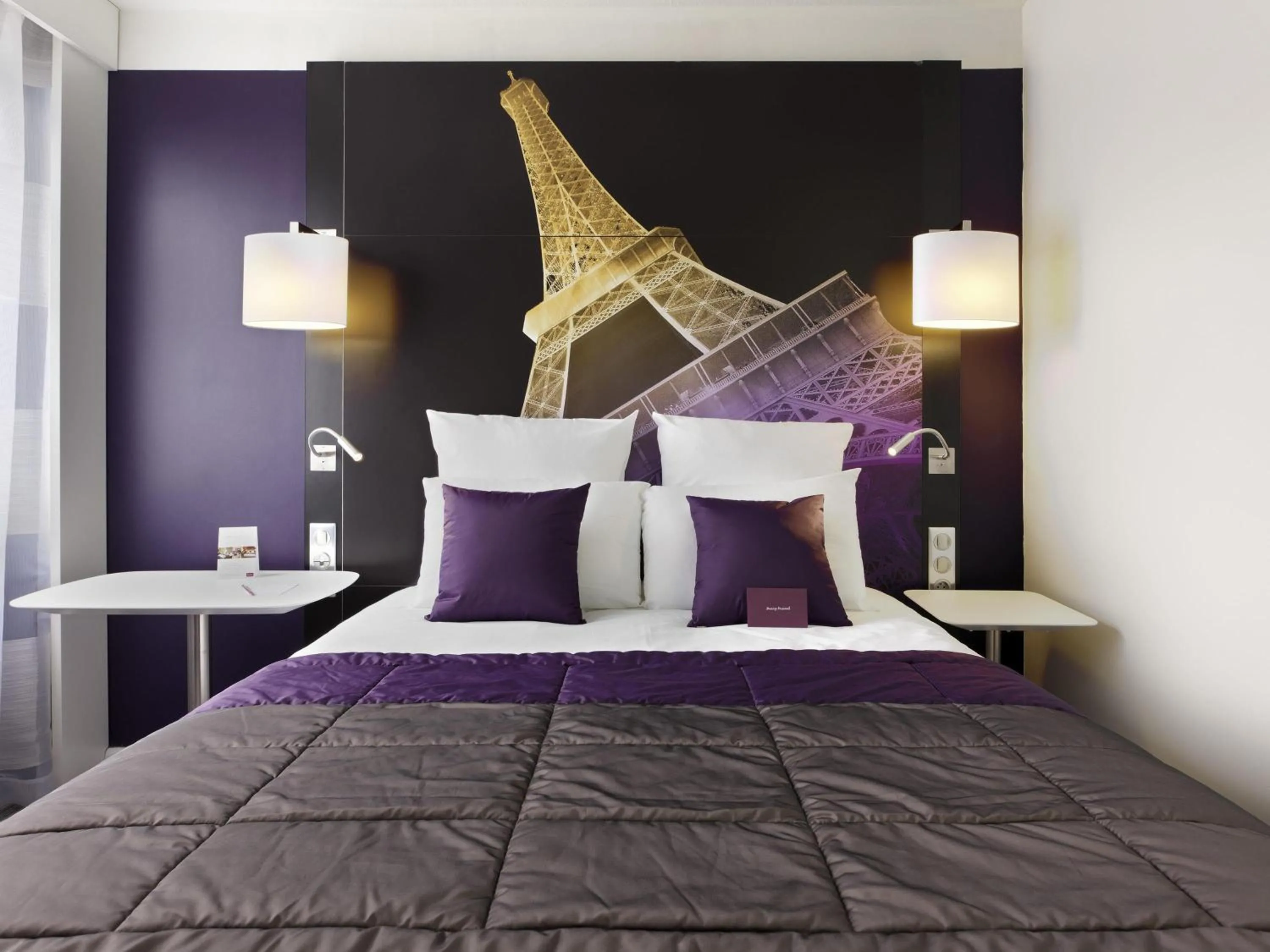 Bedroom, Bed in Mercure Paris Centre Tour Eiffel