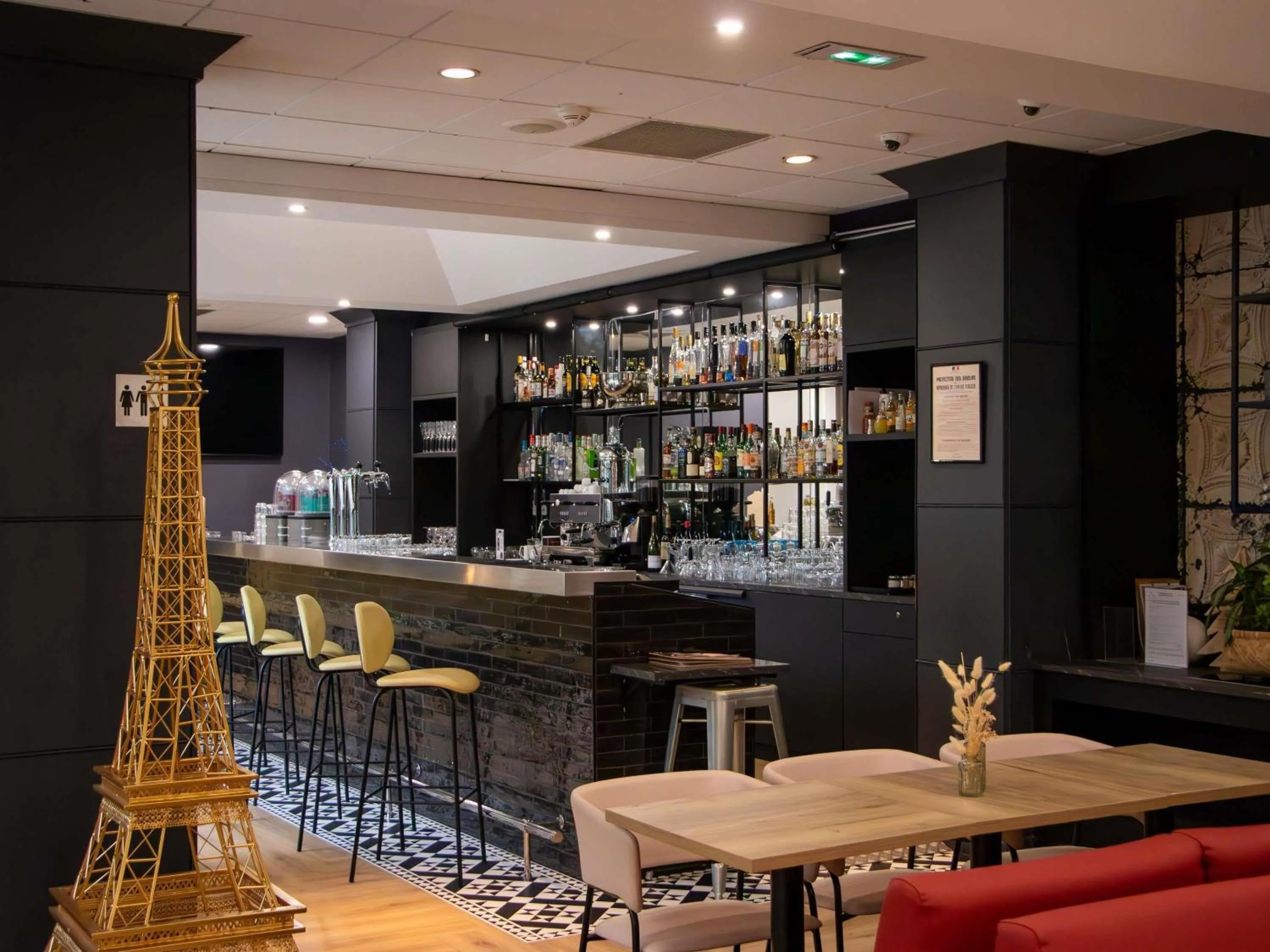 Lounge or bar in Mercure Paris Centre Tour Eiffel