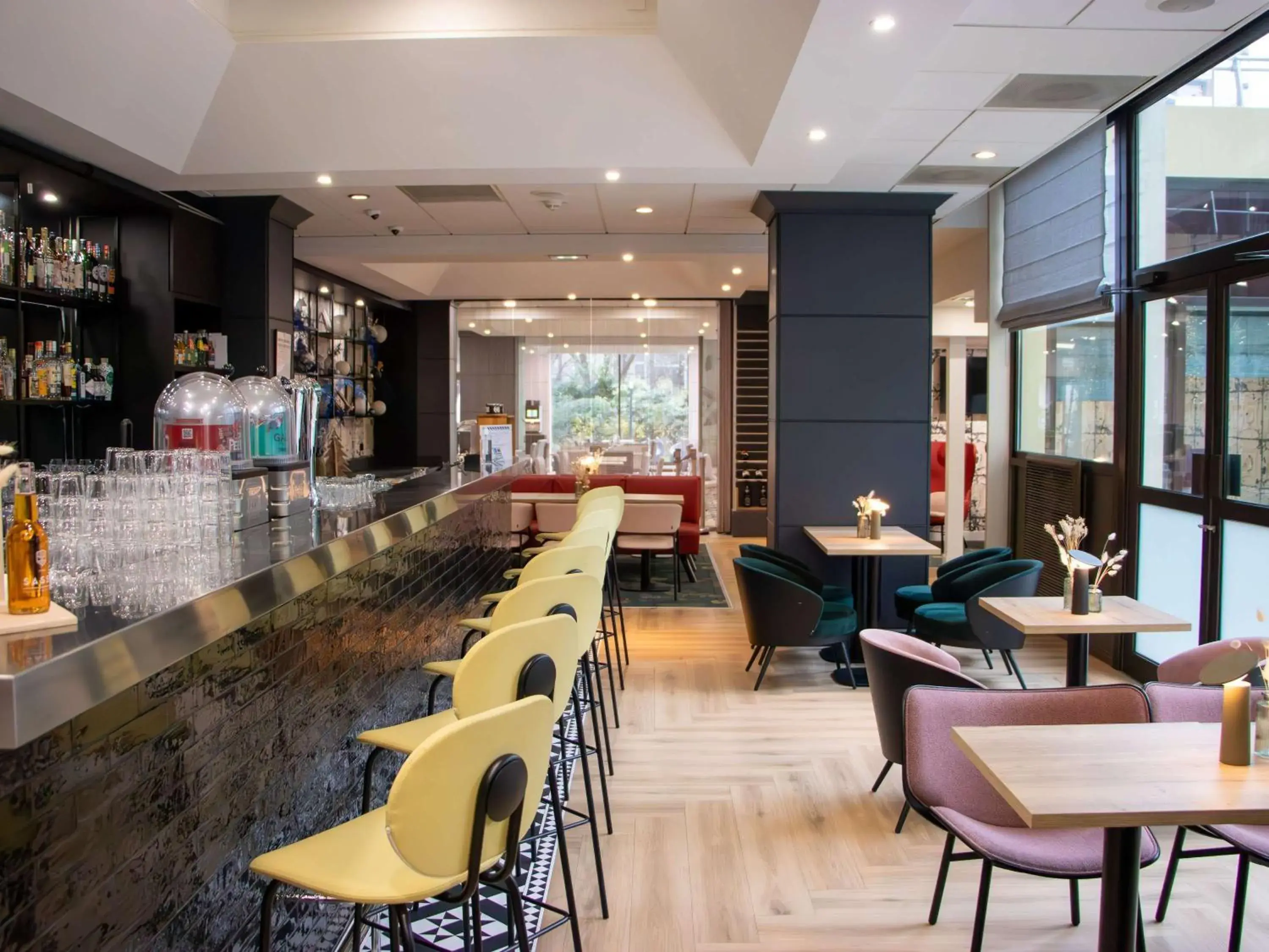 Lounge or bar in Mercure Paris Centre Tour Eiffel Lounge or bar in Mercure Paris Centre Tour Eiffel