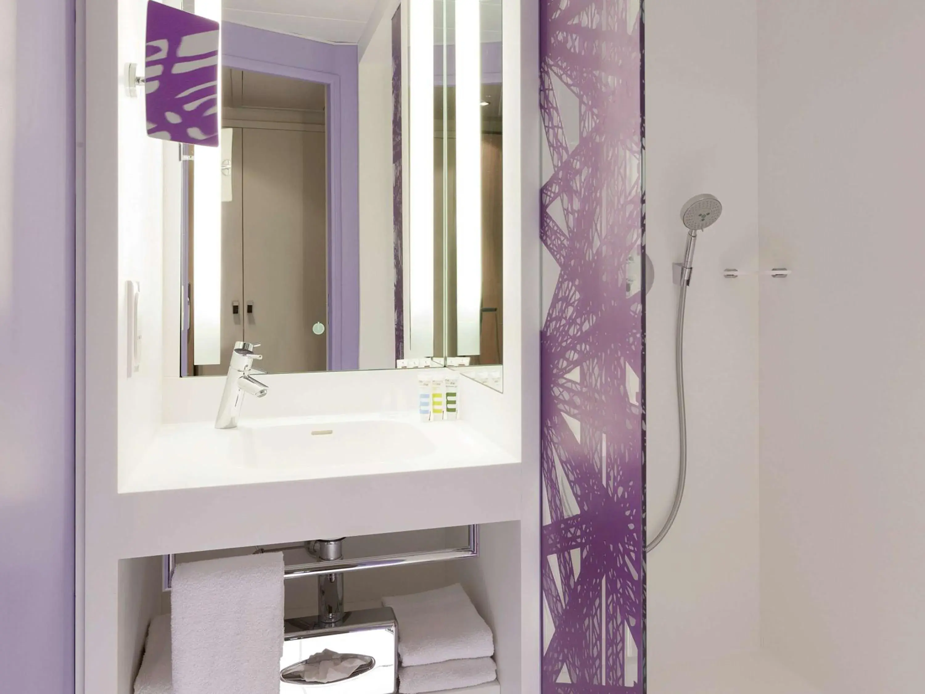 Bedroom in Mercure Paris Centre Tour Eiffel Bedroom in Mercure Paris Centre Tour Eiffel