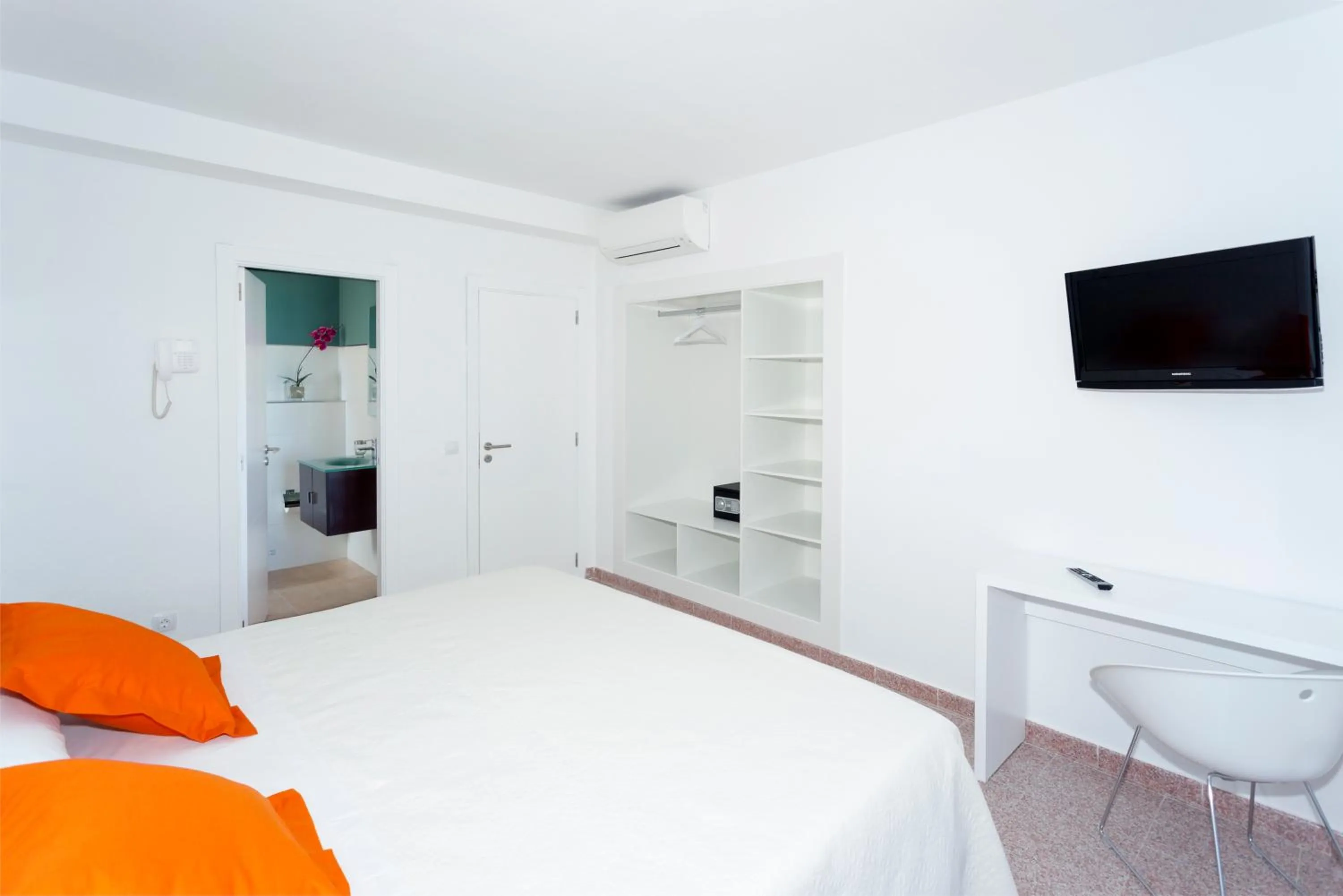TV and multimedia, Bed in Hotel Sa Roqueta Can Picafort ADULTS ONLY