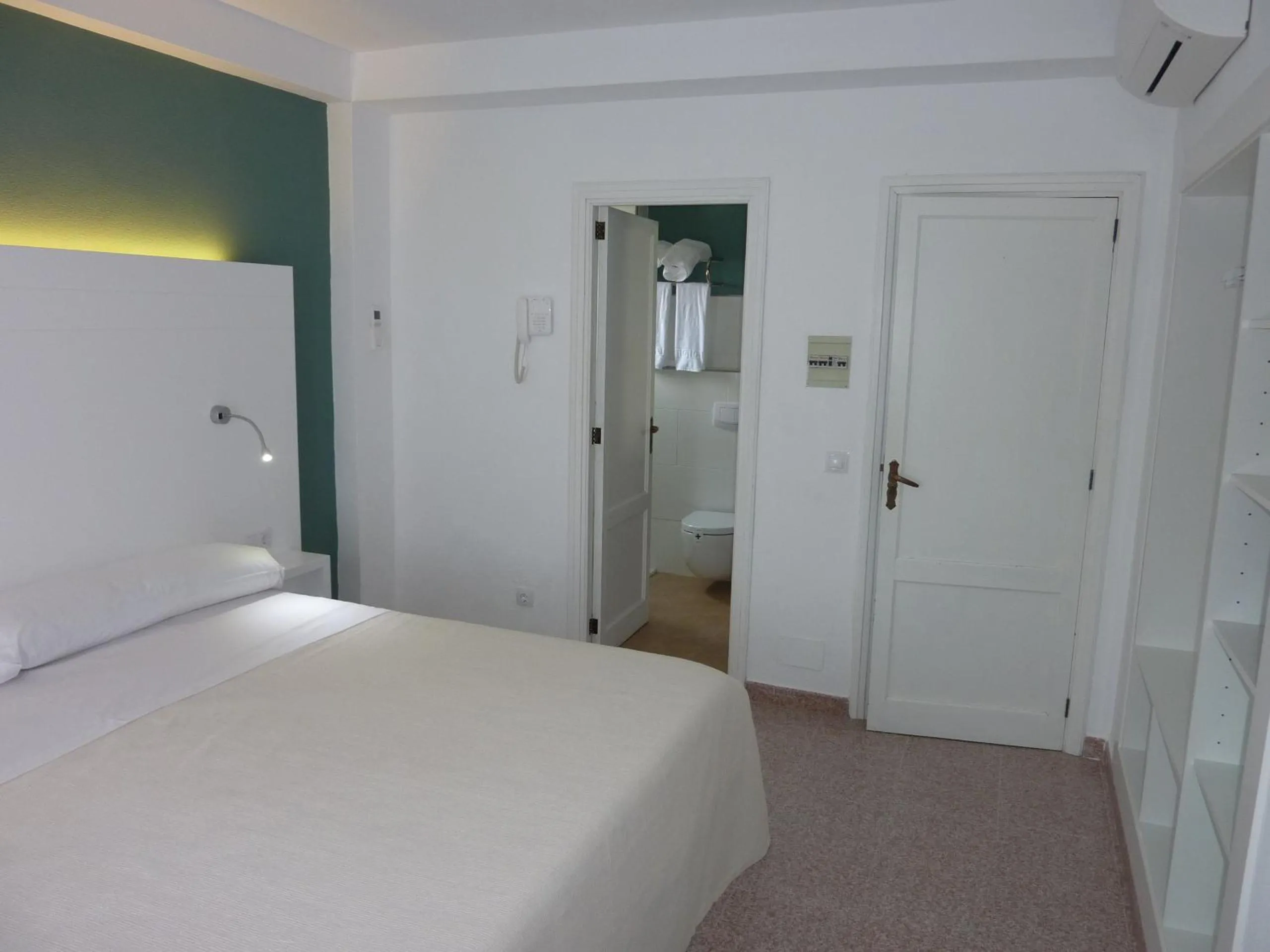 Bed in Hotel Sa Roqueta Can Picafort ADULTS ONLY