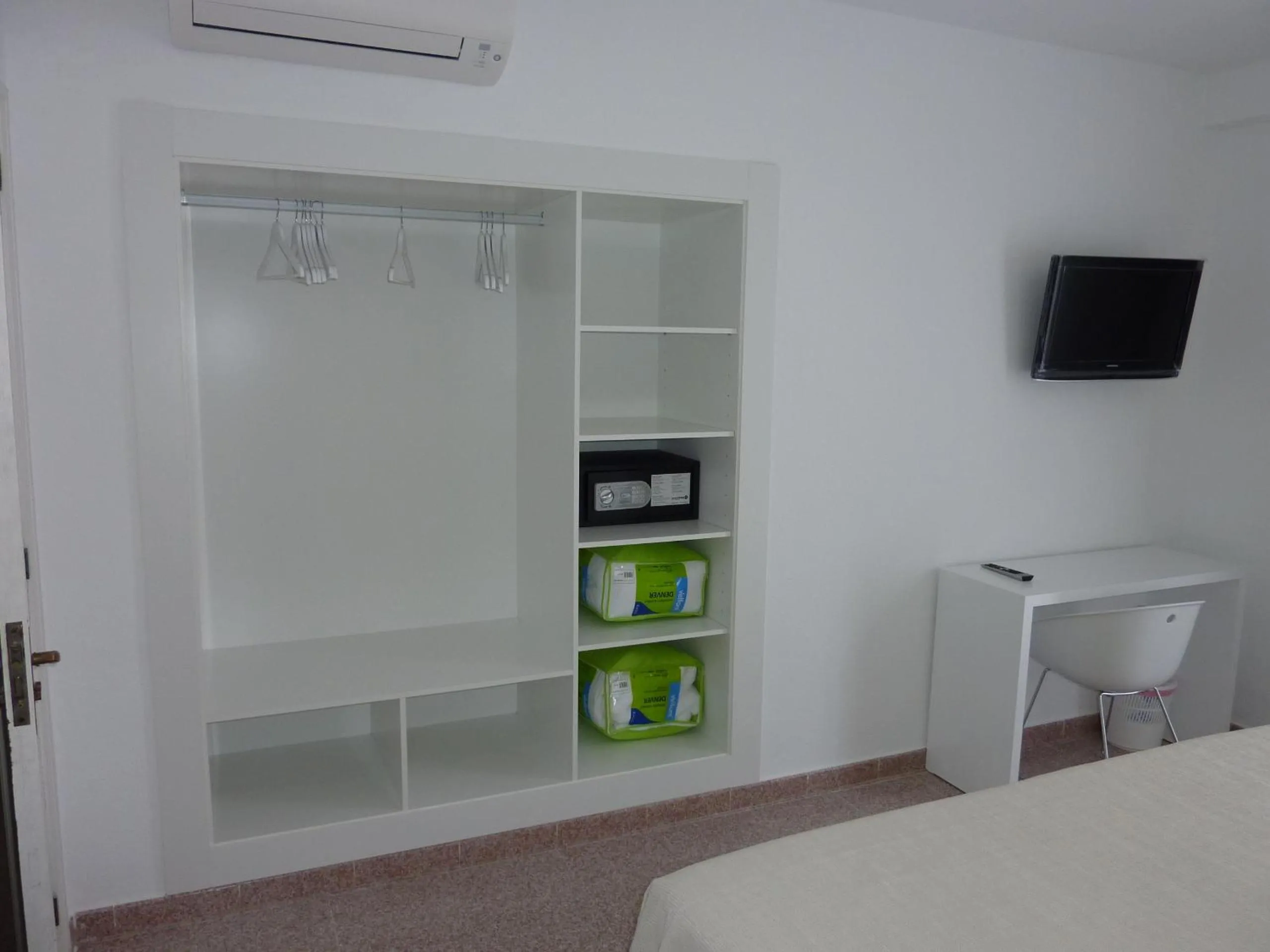 TV and multimedia, Bed in Hotel Sa Roqueta Can Picafort ADULTS ONLY