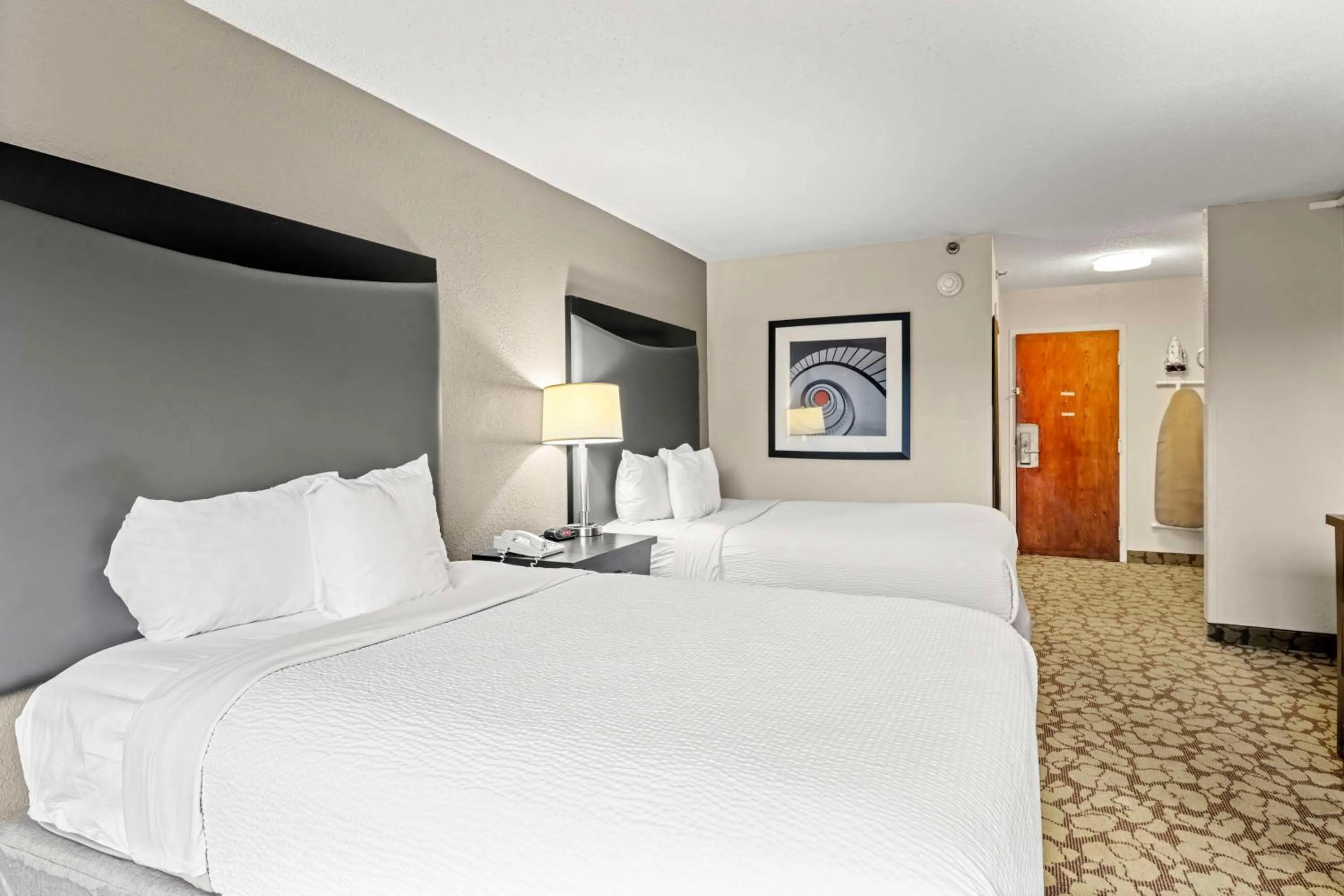 Bedroom, Bed in Red Lion Hotel Charlotte