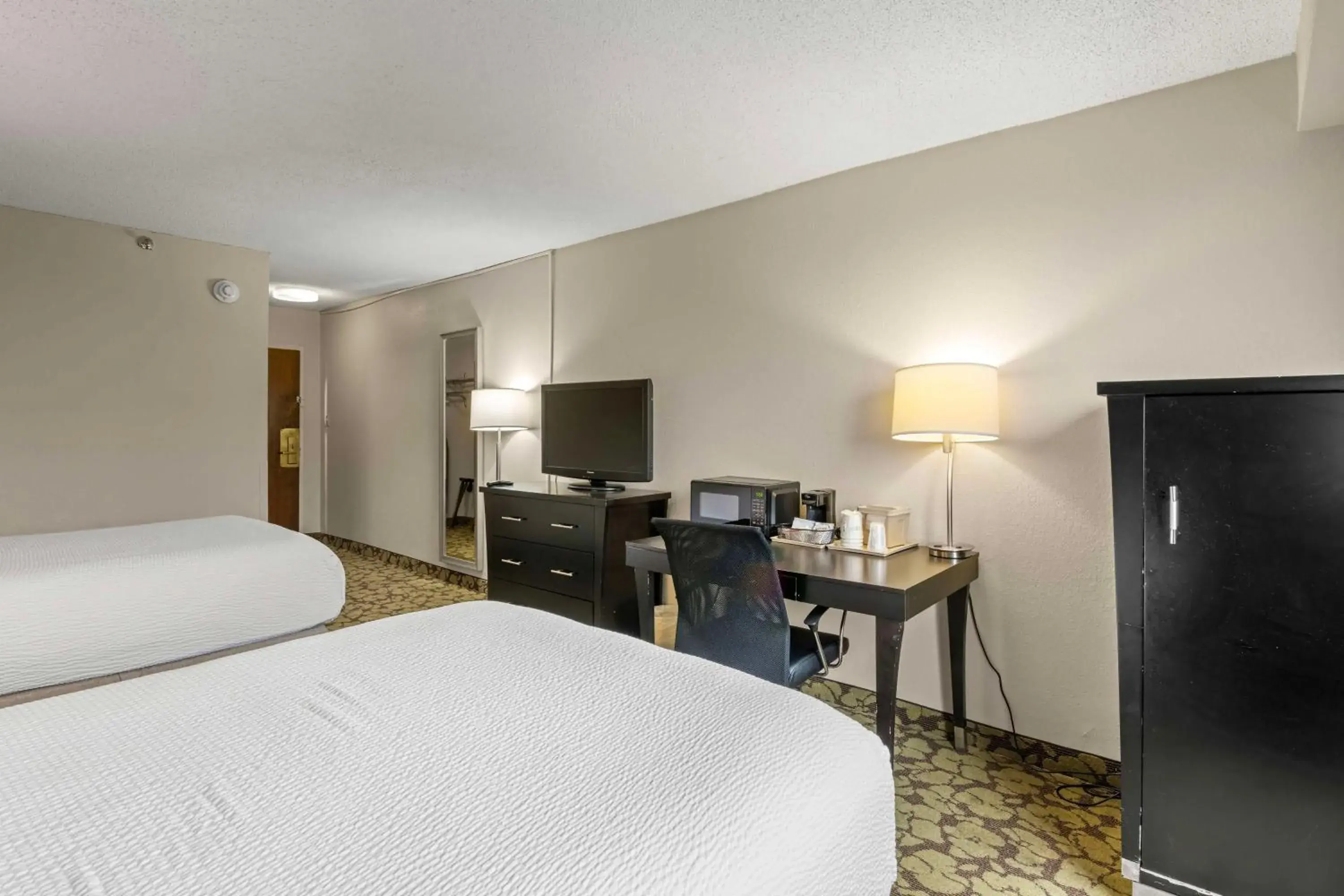 Bedroom, Bed in Red Lion Hotel Charlotte Bedroom, Bed in Red Lion Hotel Charlotte