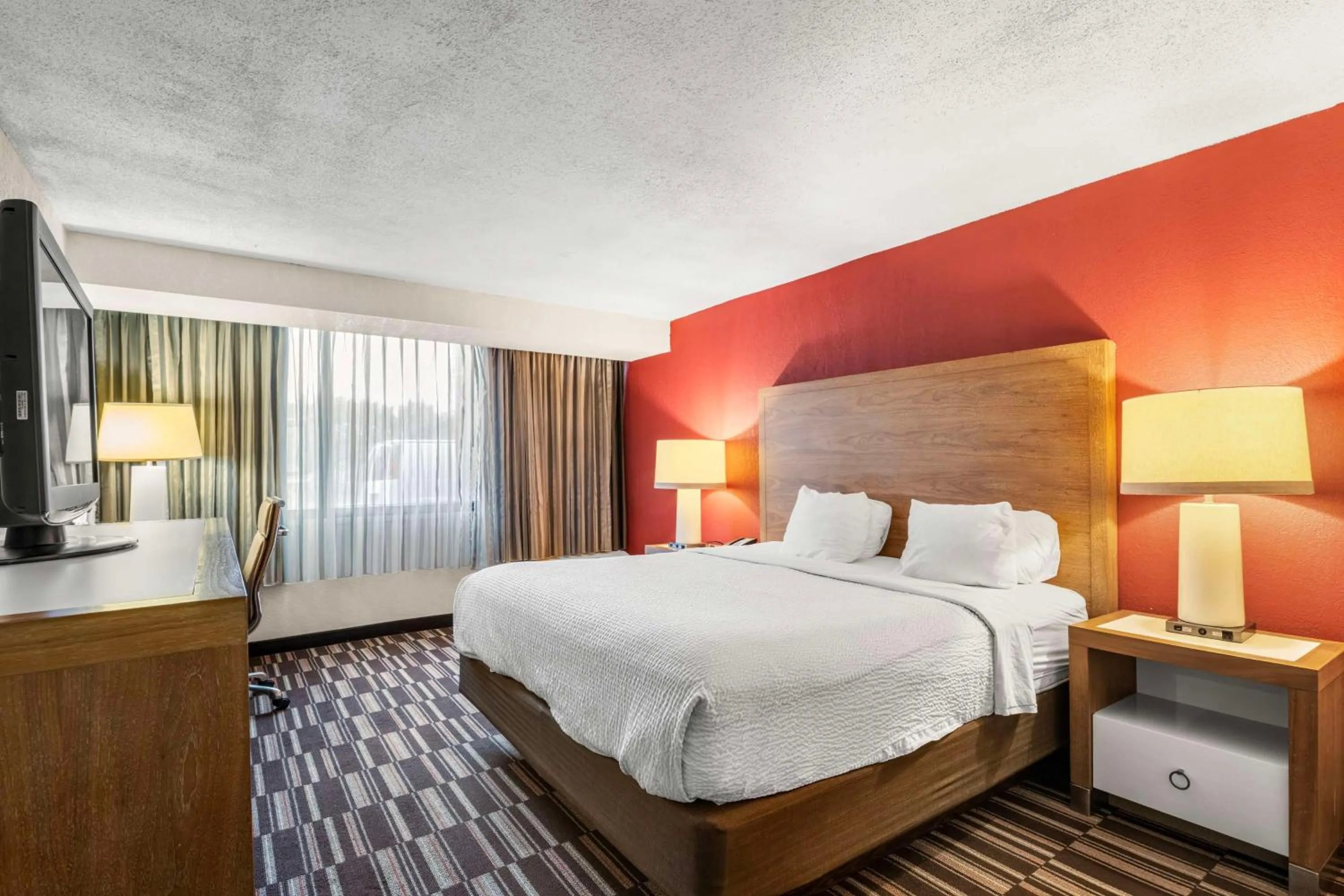 Bedroom, Bed in Red Lion Hotel Charlotte