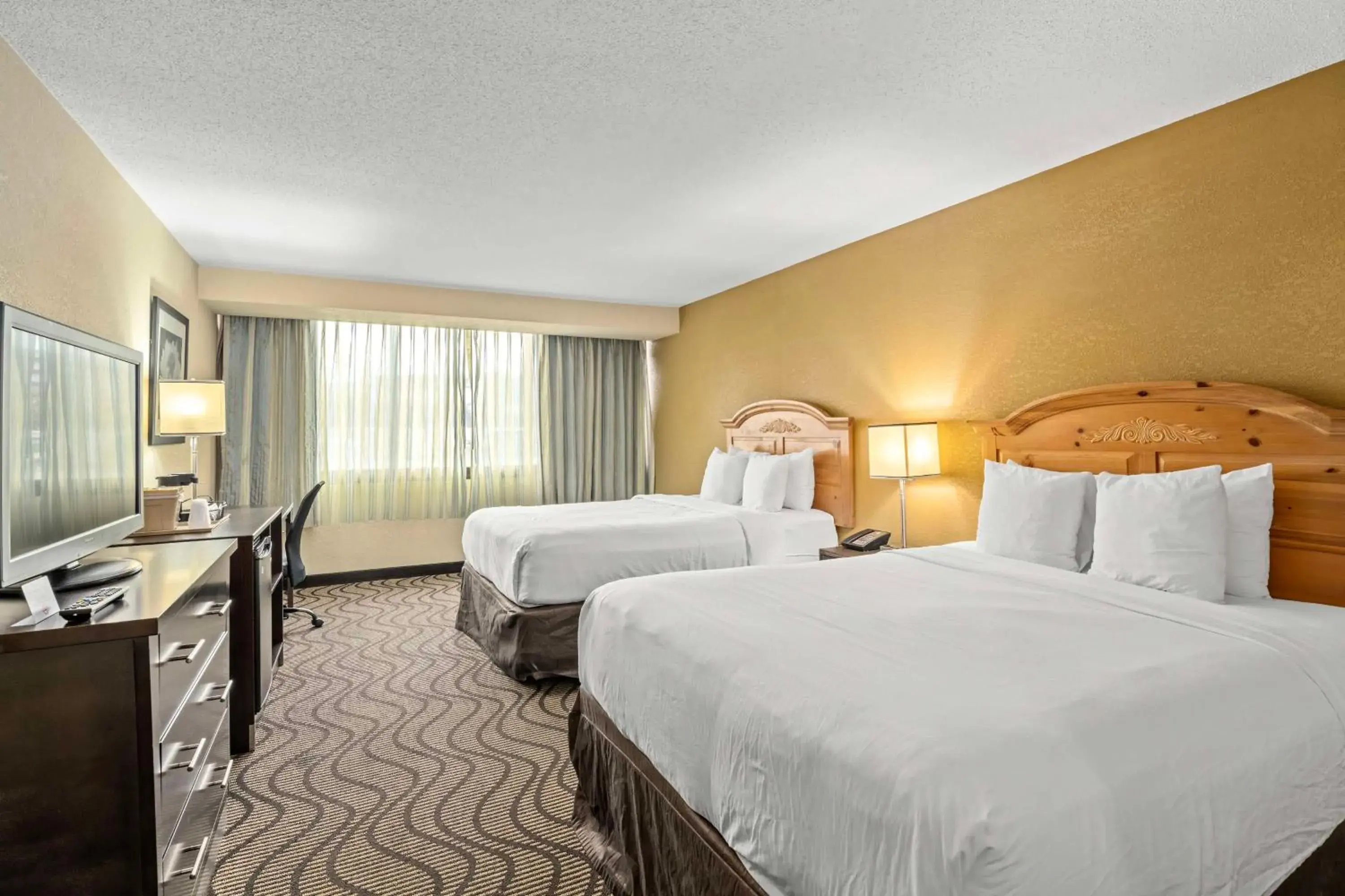 Two Double Beds Traditional in Red Lion Hotel Charlotte Two Double Beds Traditional in Red Lion Hotel Charlotte