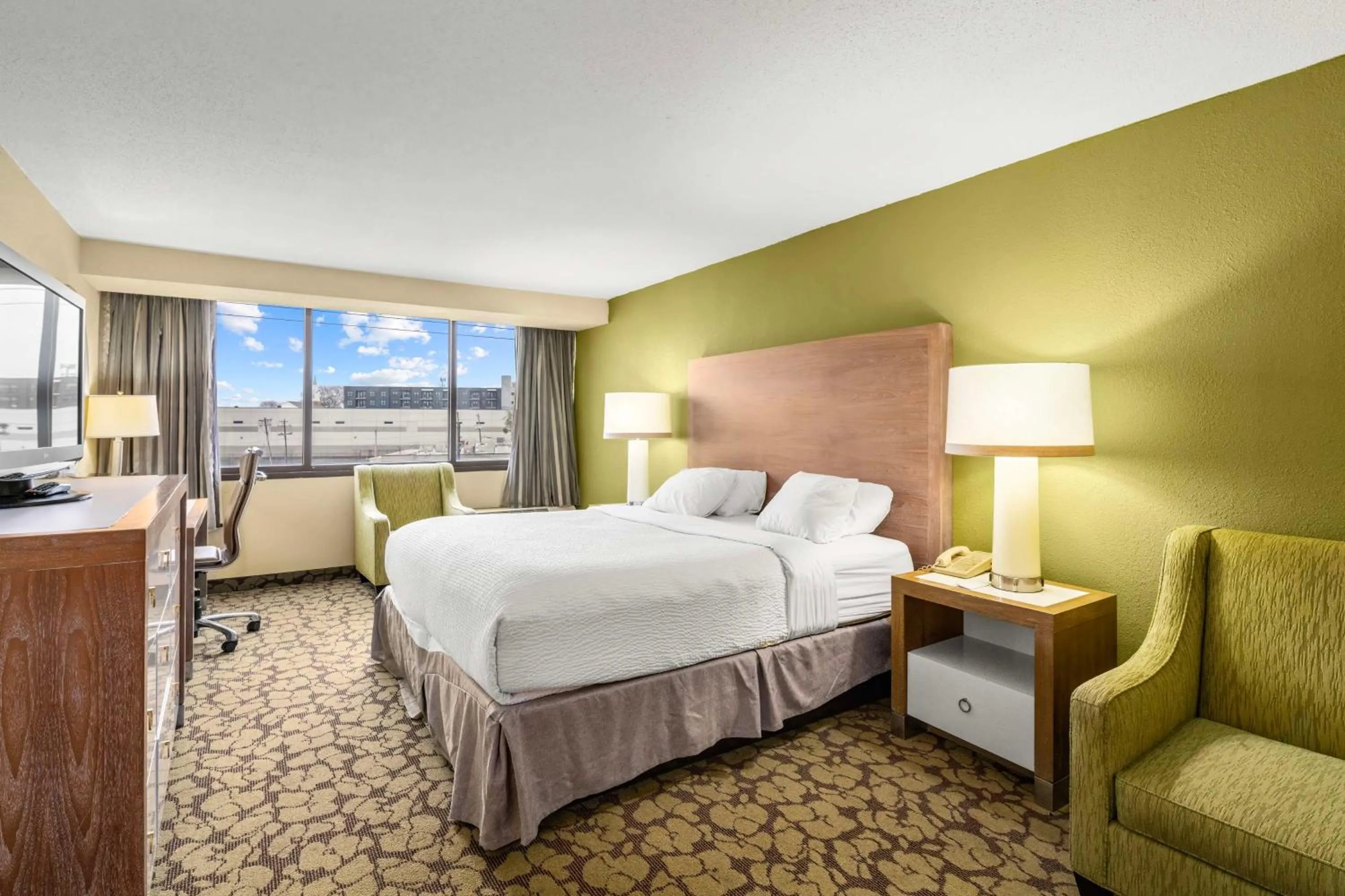 Bedroom, Bed in Red Lion Hotel Charlotte