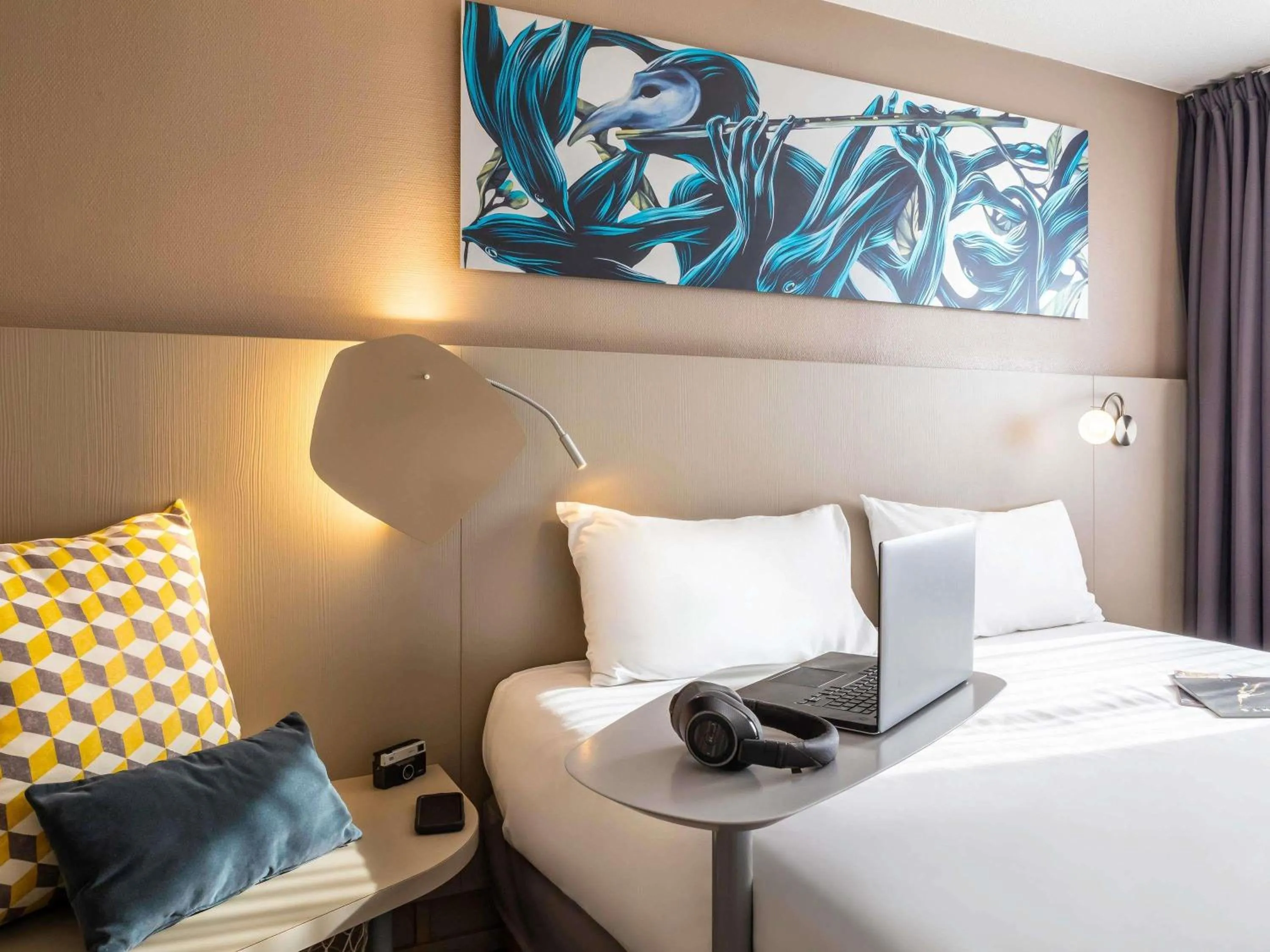 Property building, Bed in ibis Styles Paris Bercy