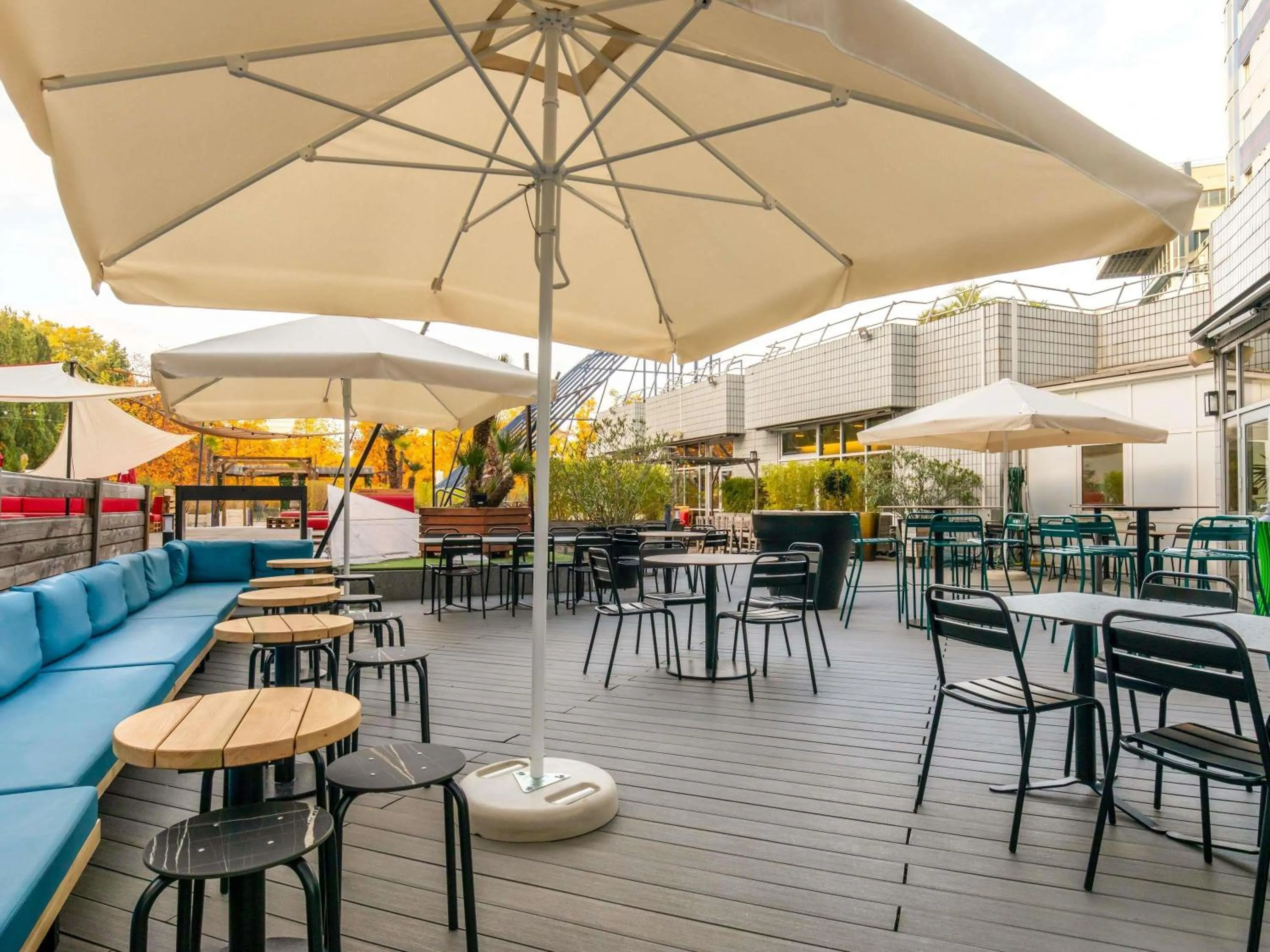 Lounge or bar in ibis Styles Paris Bercy